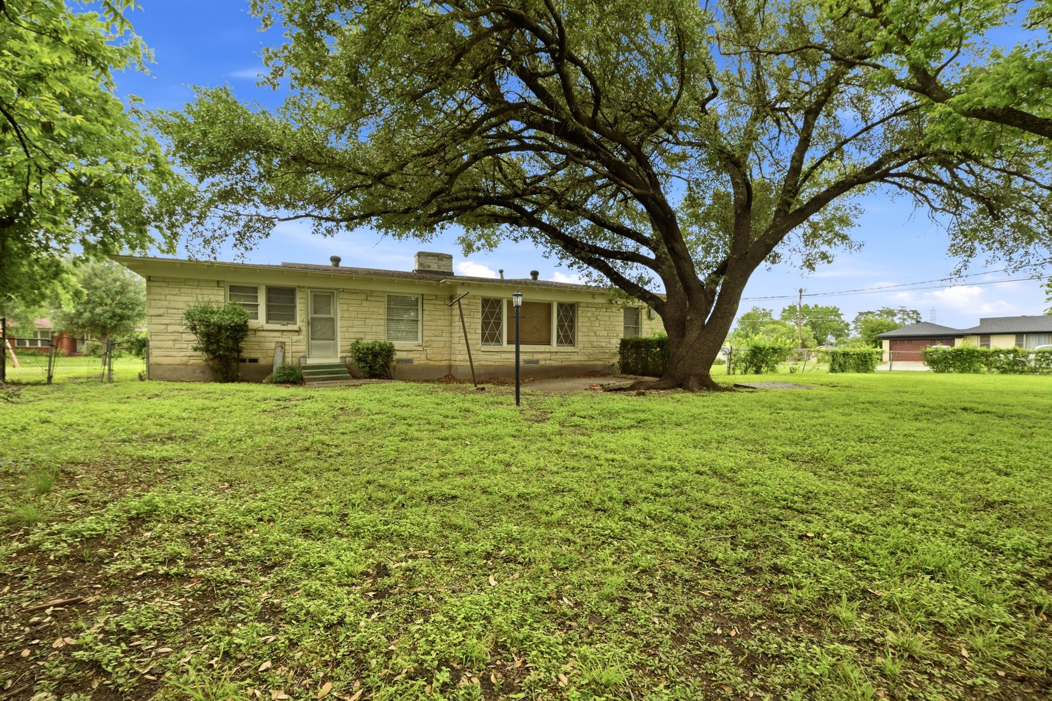 2266 Sutter Street Dallas TX 75216