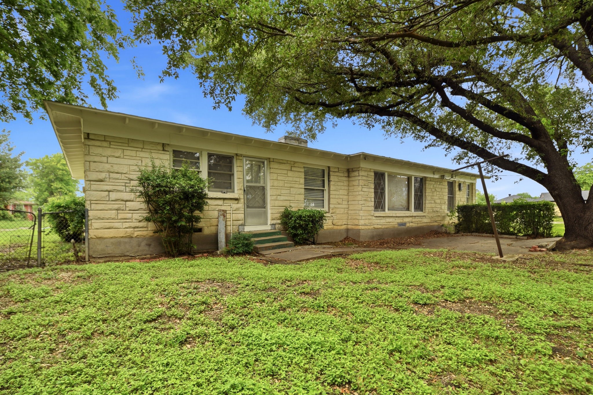 2266 Sutter Street Dallas TX 75216