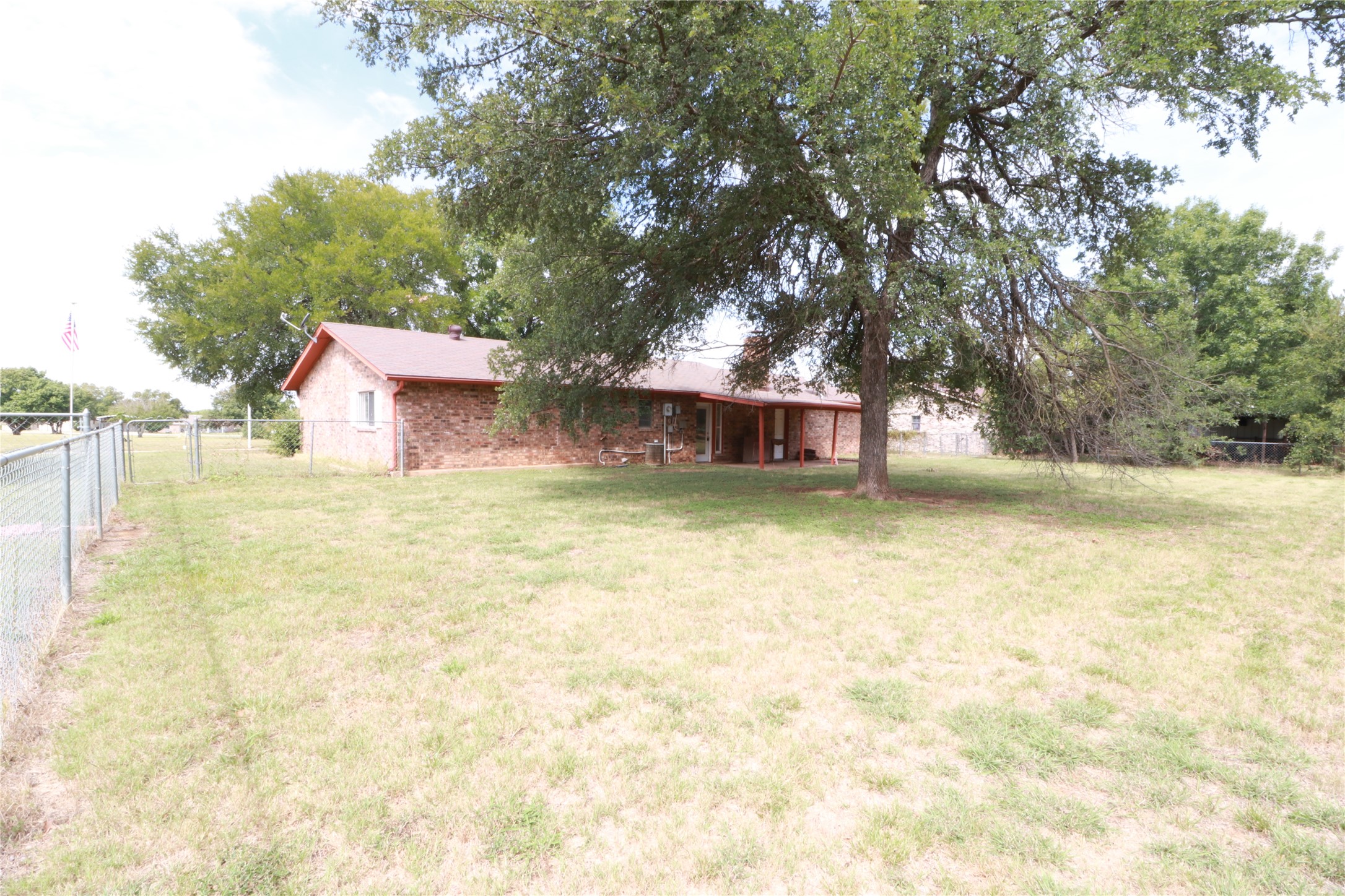 212 Palmer Drive Comanche TX 76442