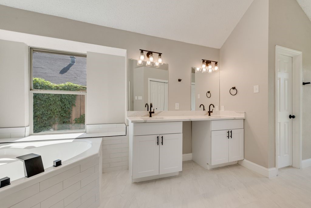 4913 Meadow Vista Place Garland TX 75043