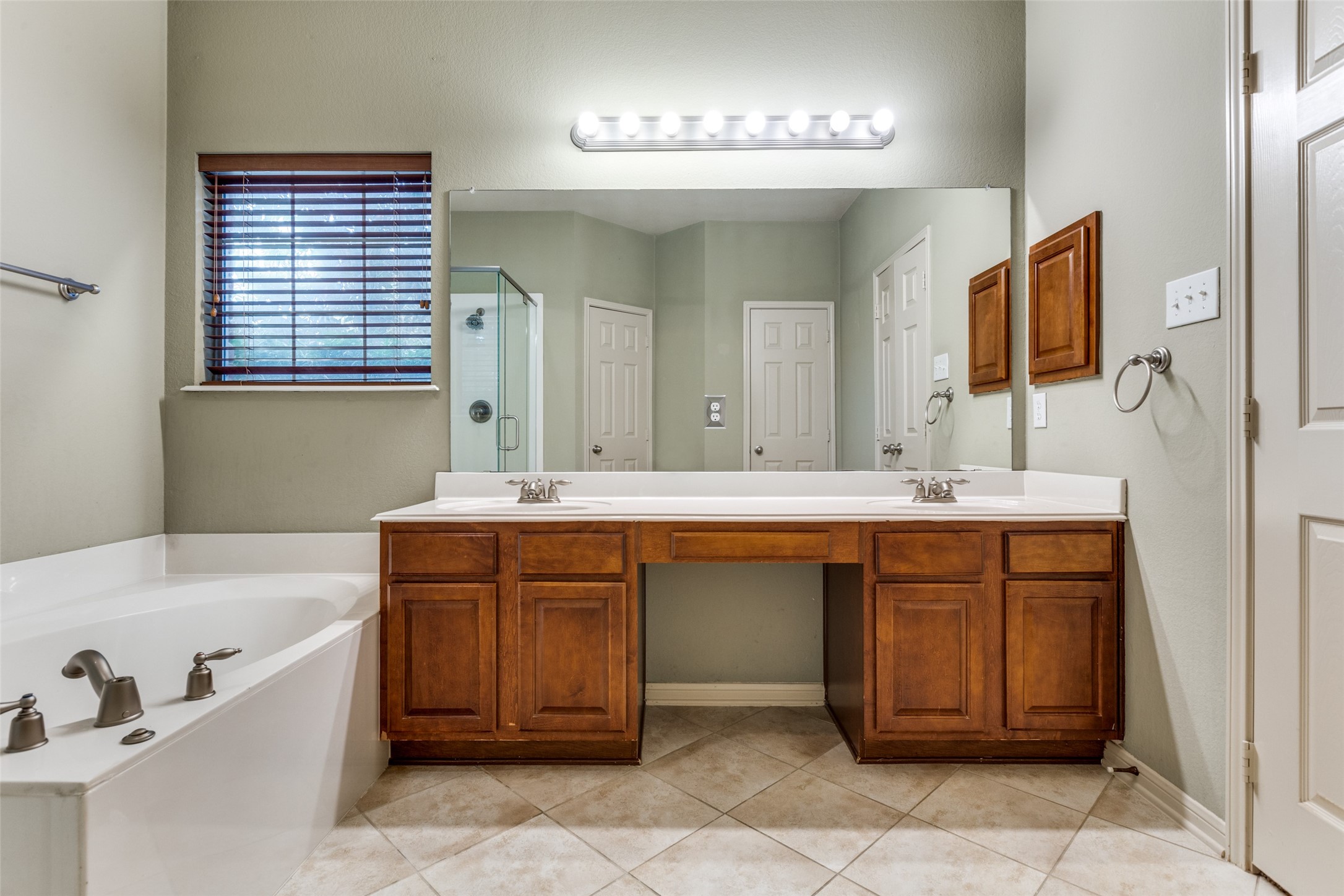 413 Royal Oak Drive Murphy TX 75094