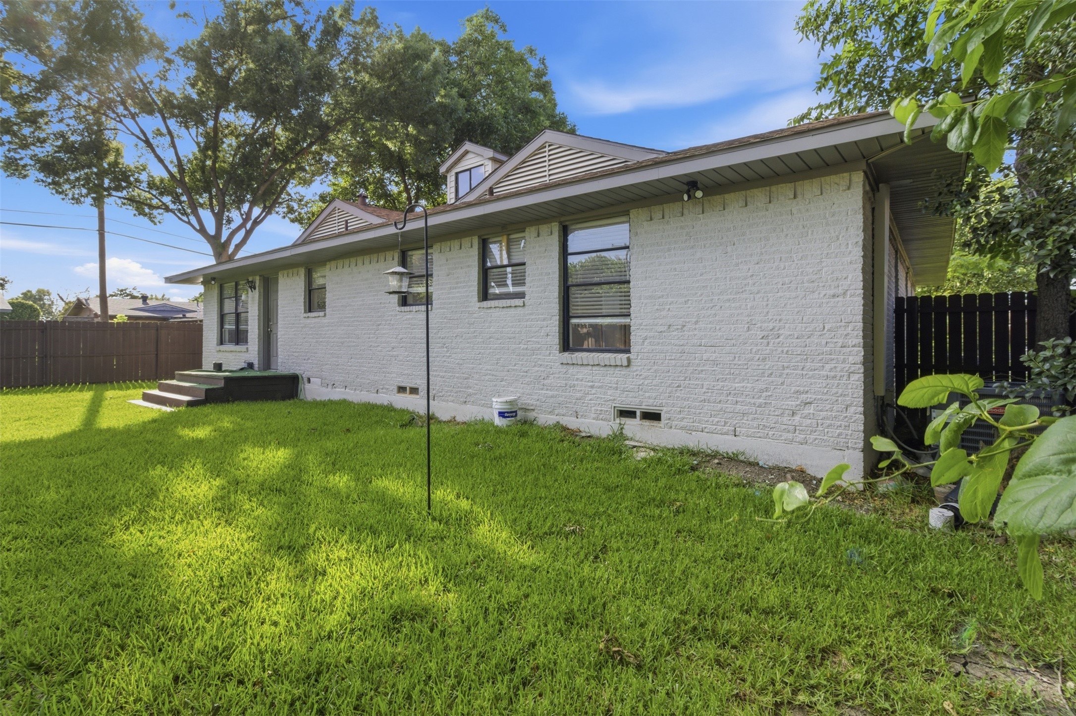2942 Townsend Drive Dallas TX 75229
