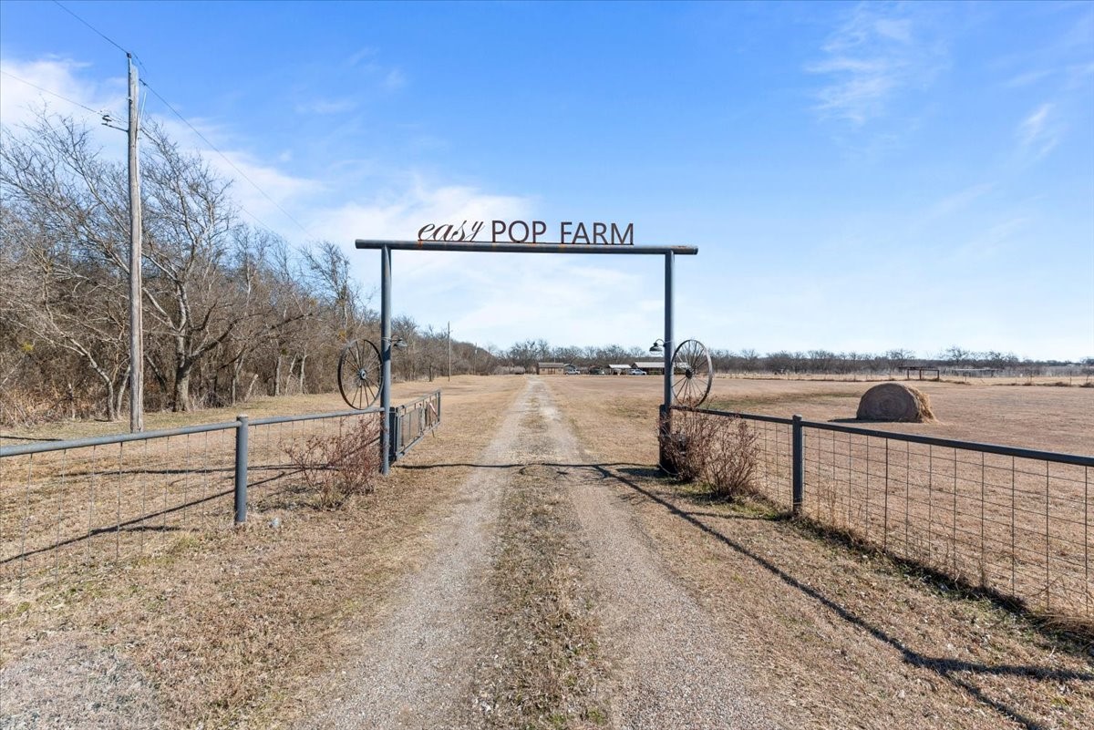 9964 State Highway 171 Covington TX 76636