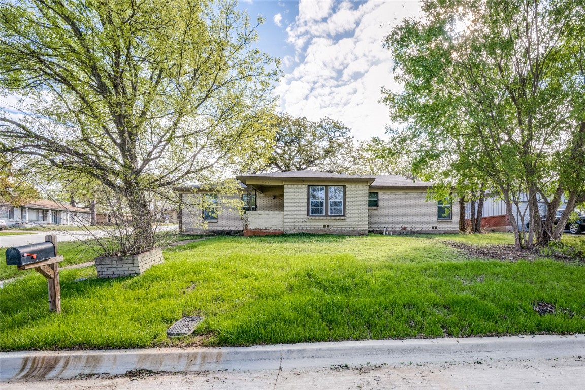 944 Walter Street Bedford TX 76022