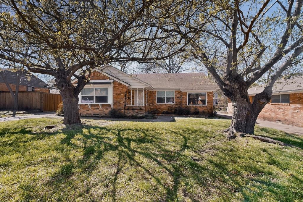 Dallas TX, 2120 Healey Drive