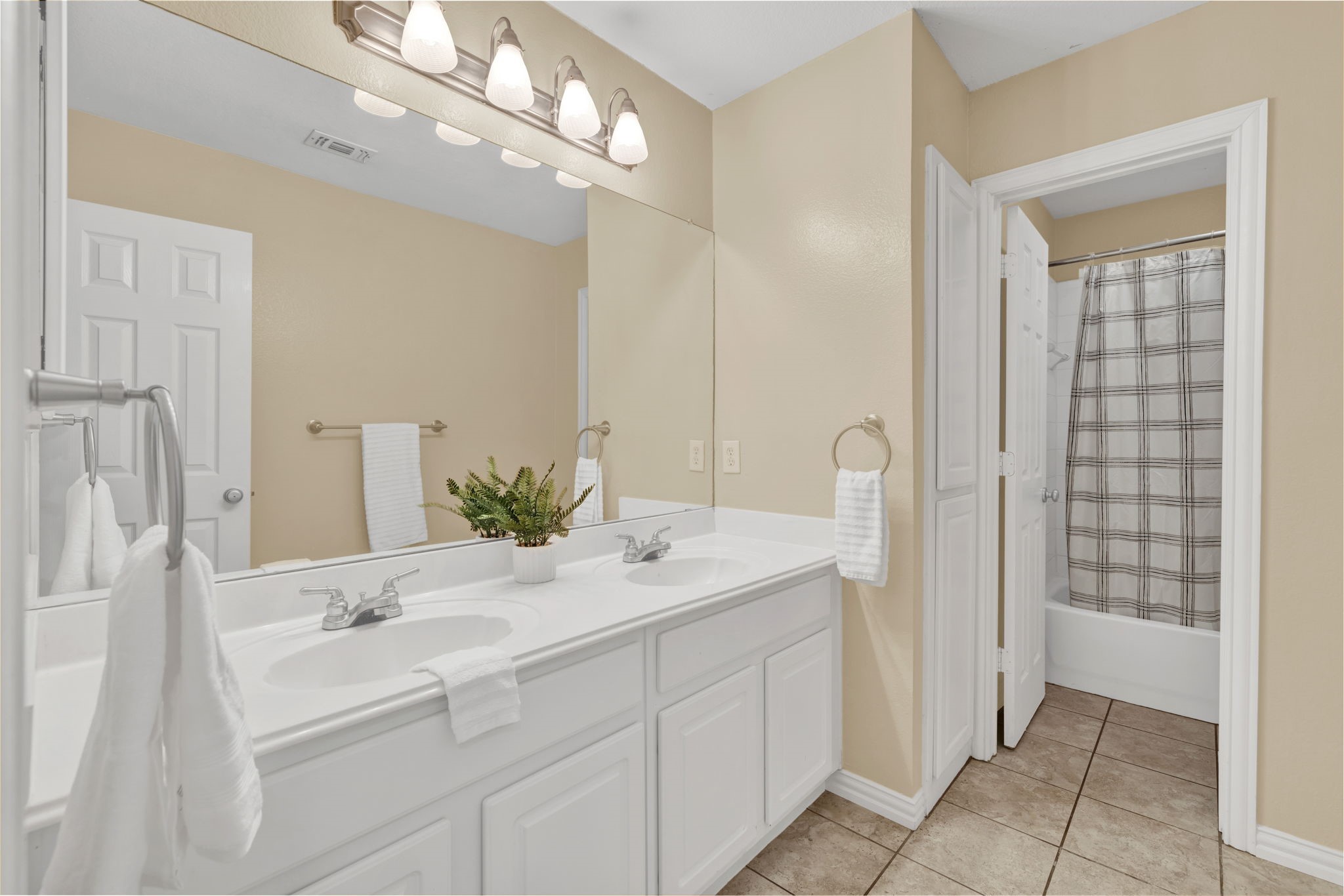 6705 Marie Weldon Court Arlington TX 76001