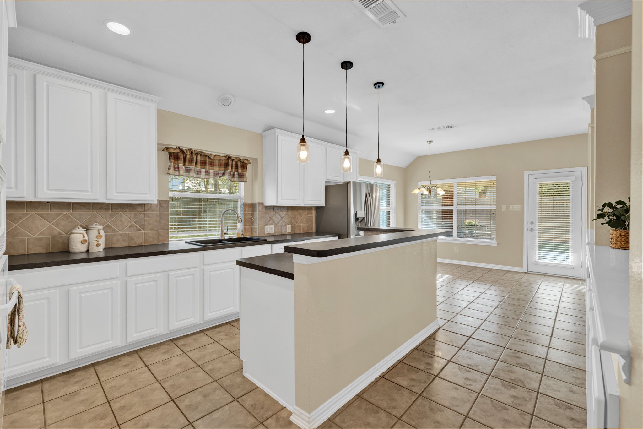 6705 Marie Weldon Court Arlington TX 76001