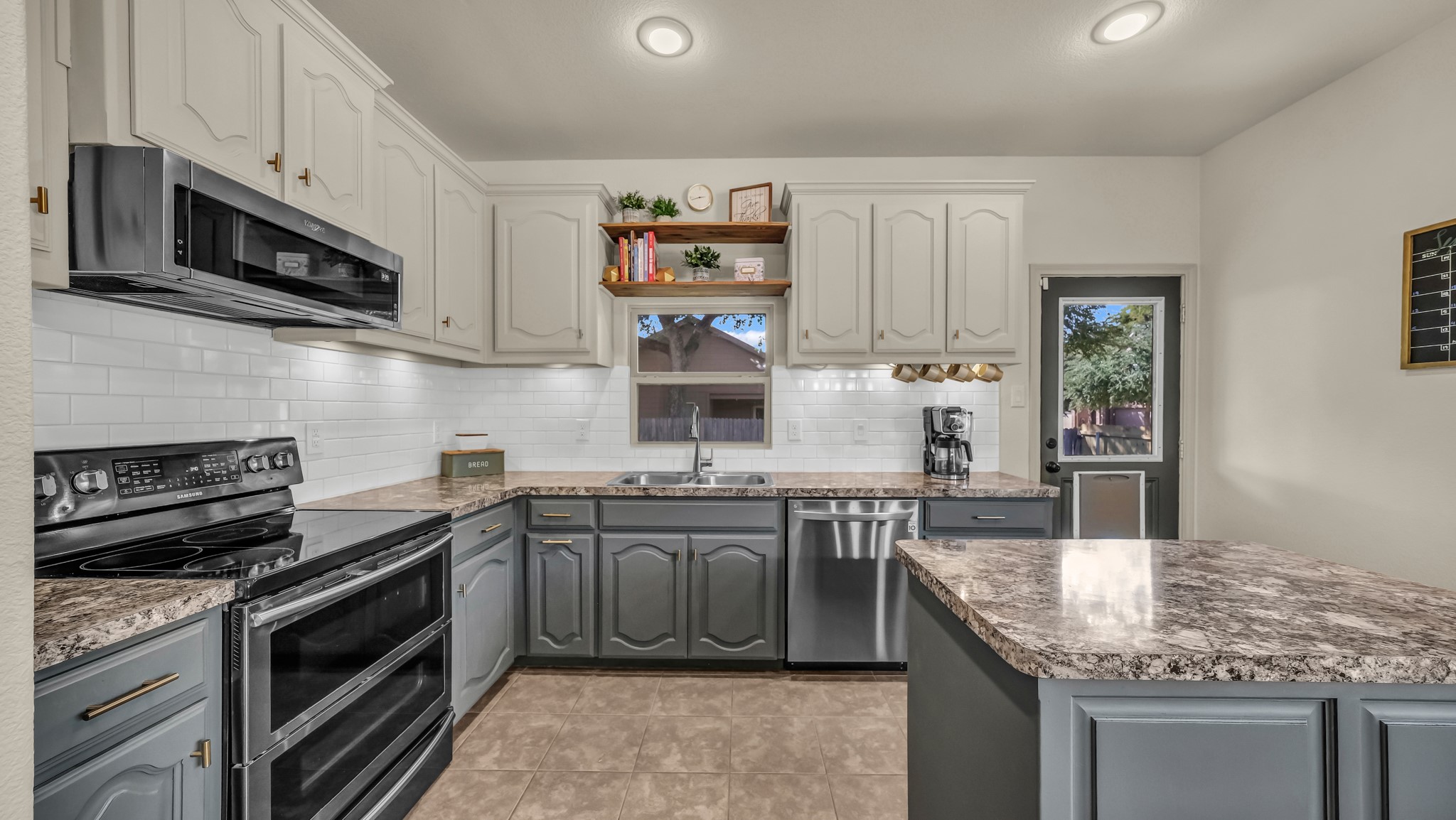 1100 New Meadow Drive Azle TX 76020