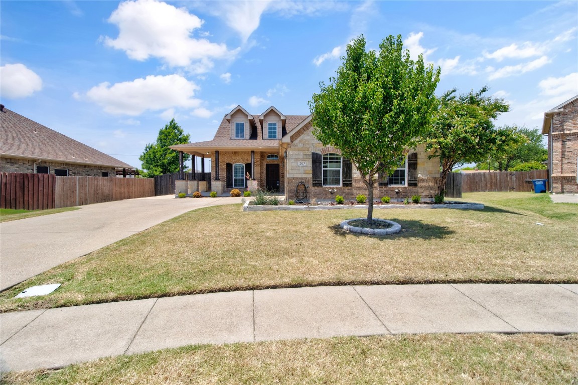 207 Oak Hollow Lane Red Oak TX 75154