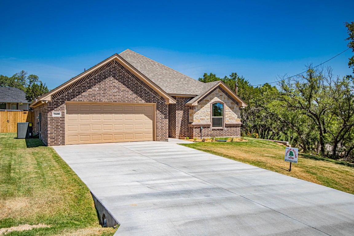 2608 Creek Drive Granbury TX 76048