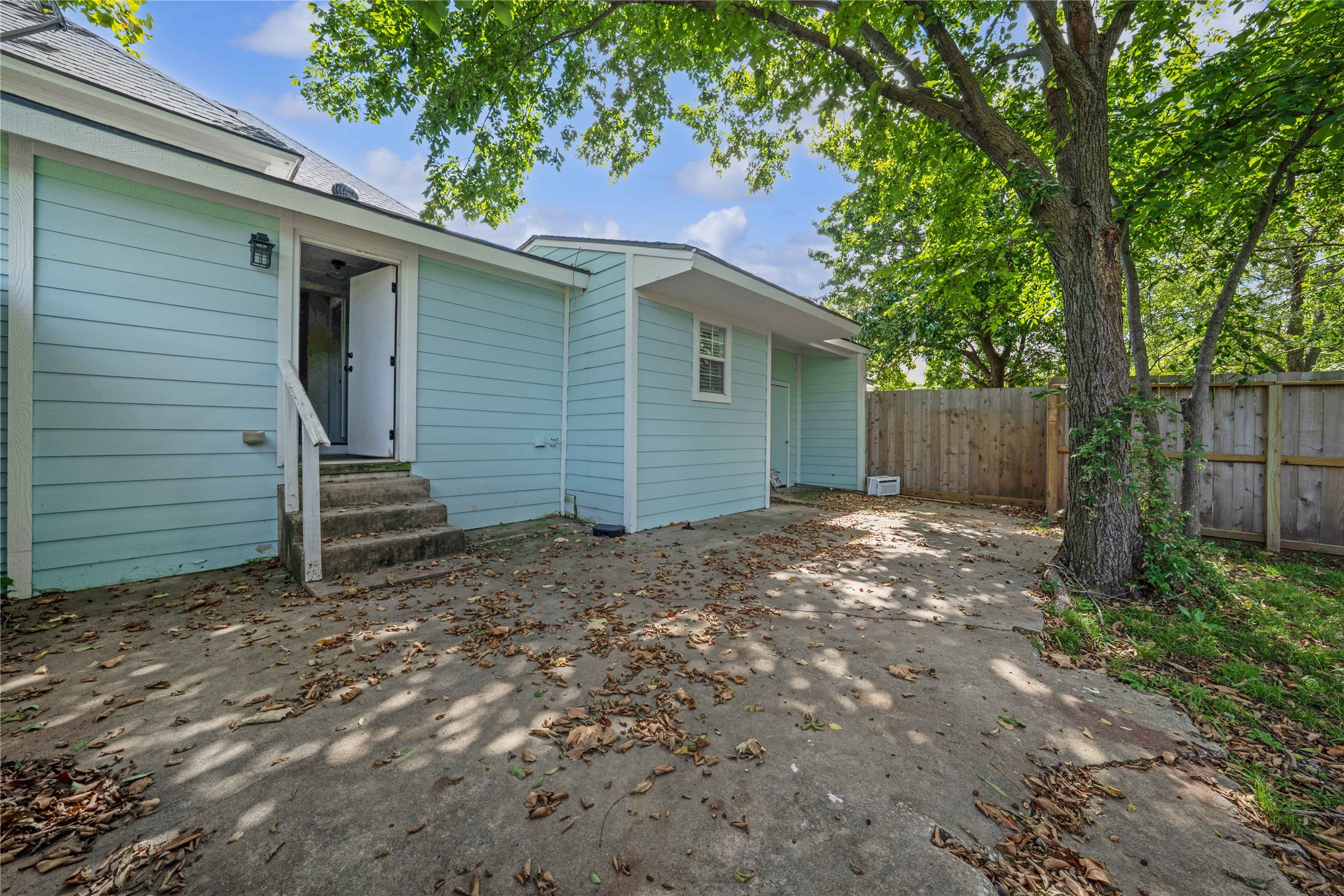 1011 S Armstrong Avenue Denison TX 75020