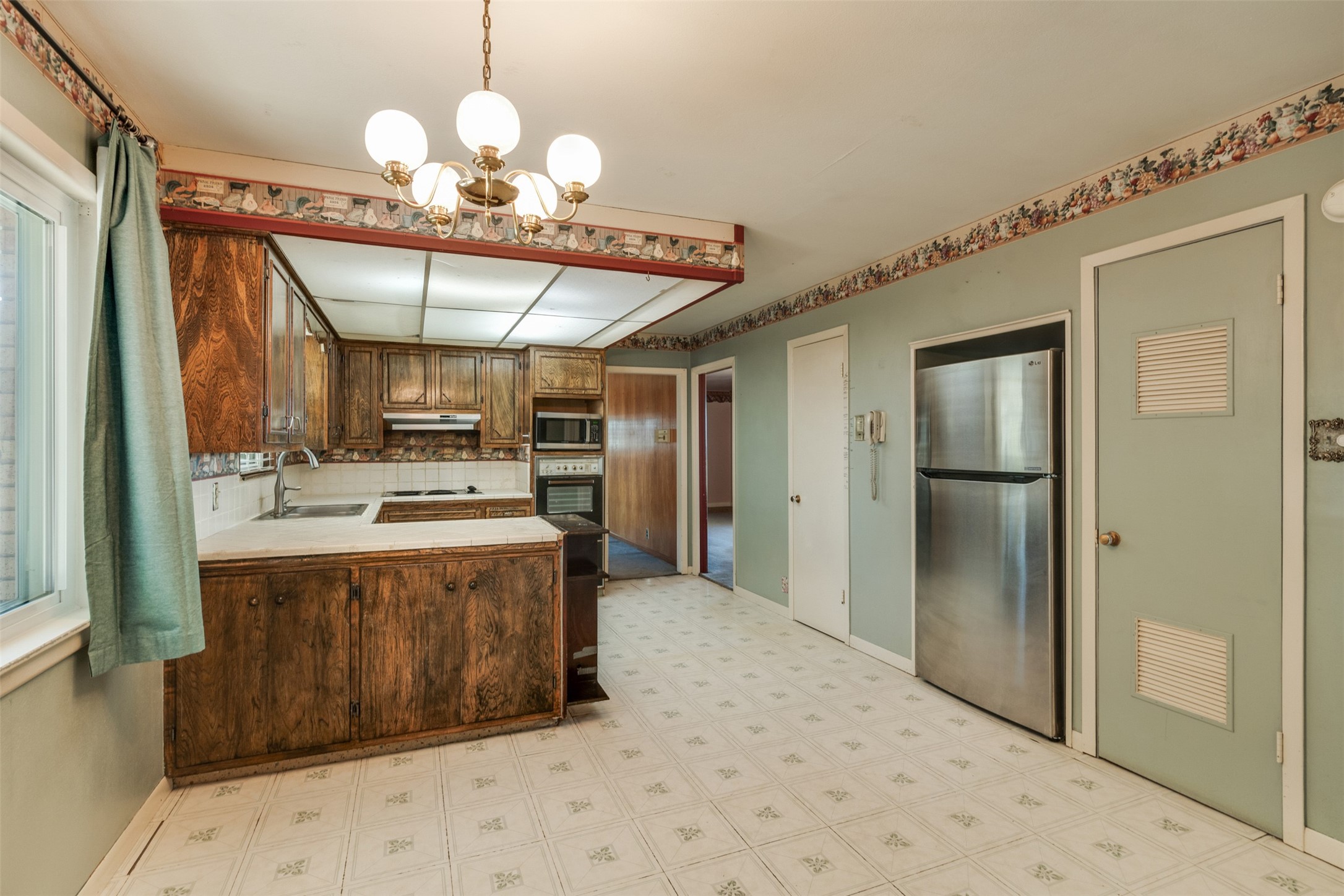 501 S Hilltop Street Burkburnett TX 76354