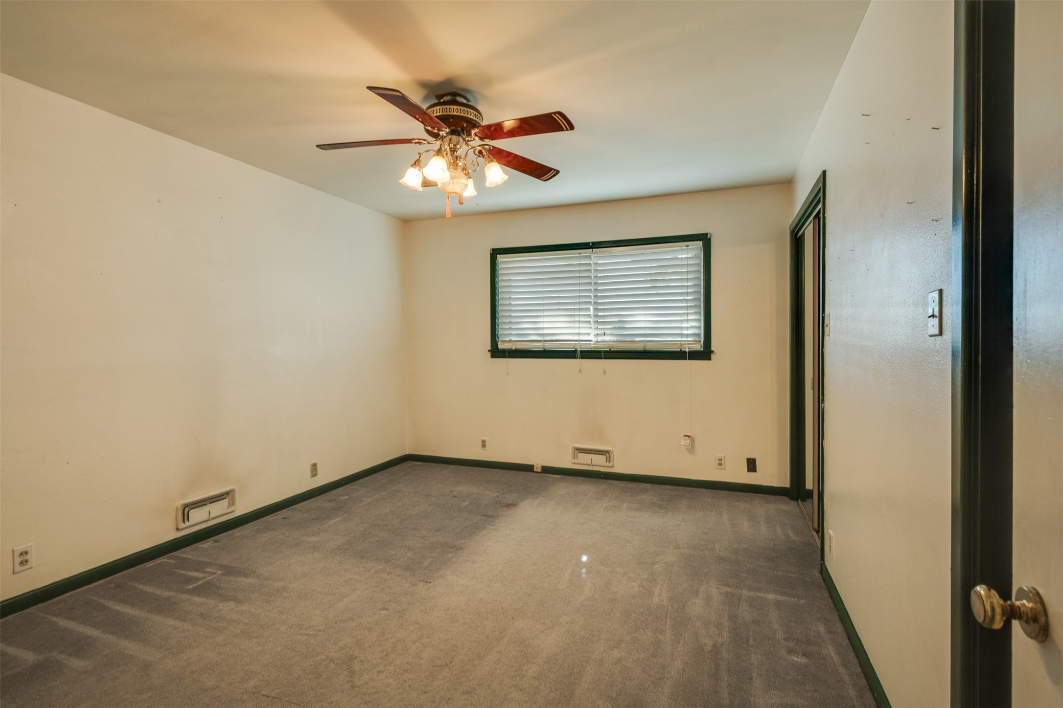 501 S Hilltop Street Burkburnett TX 76354