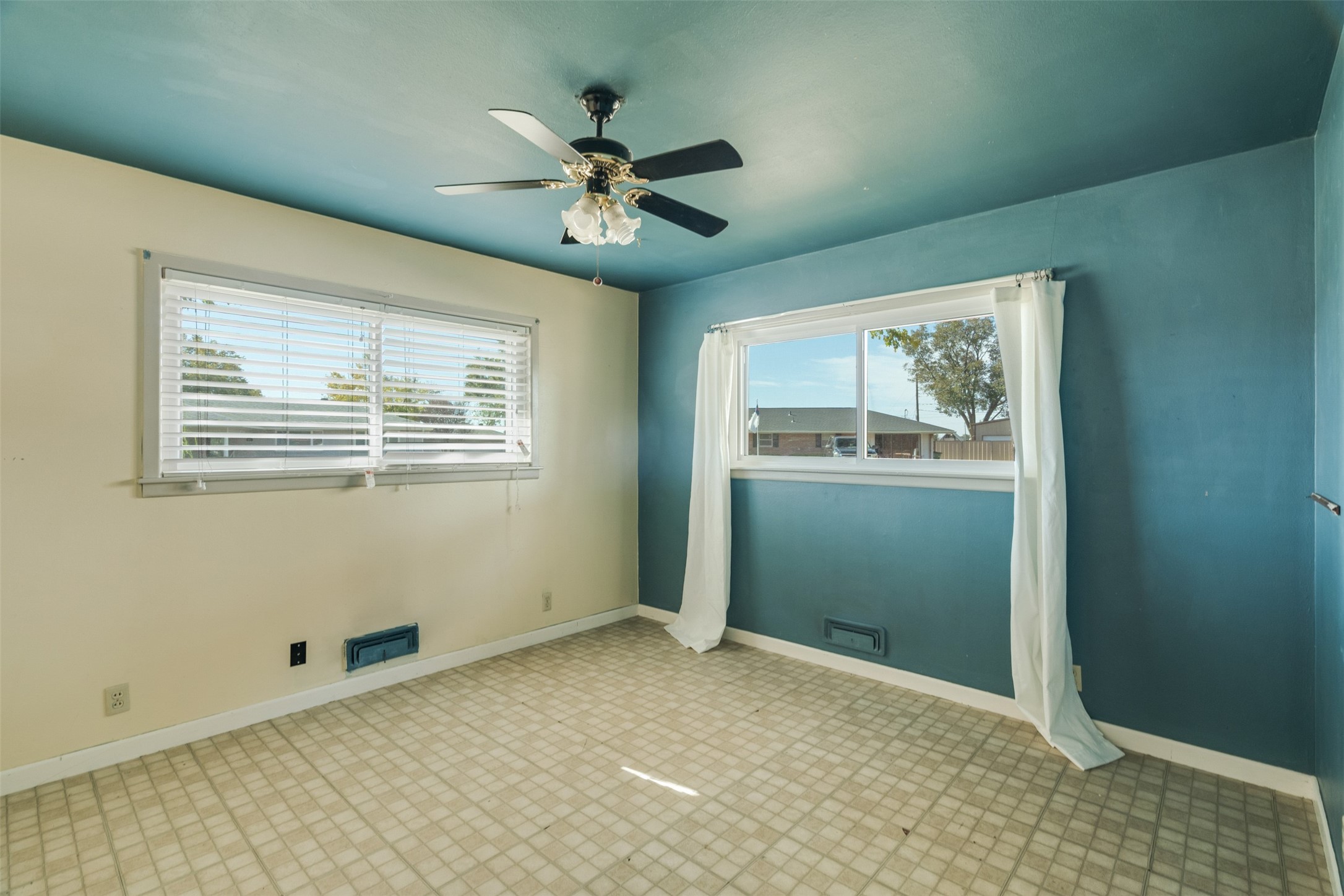 501 S Hilltop Street Burkburnett TX 76354