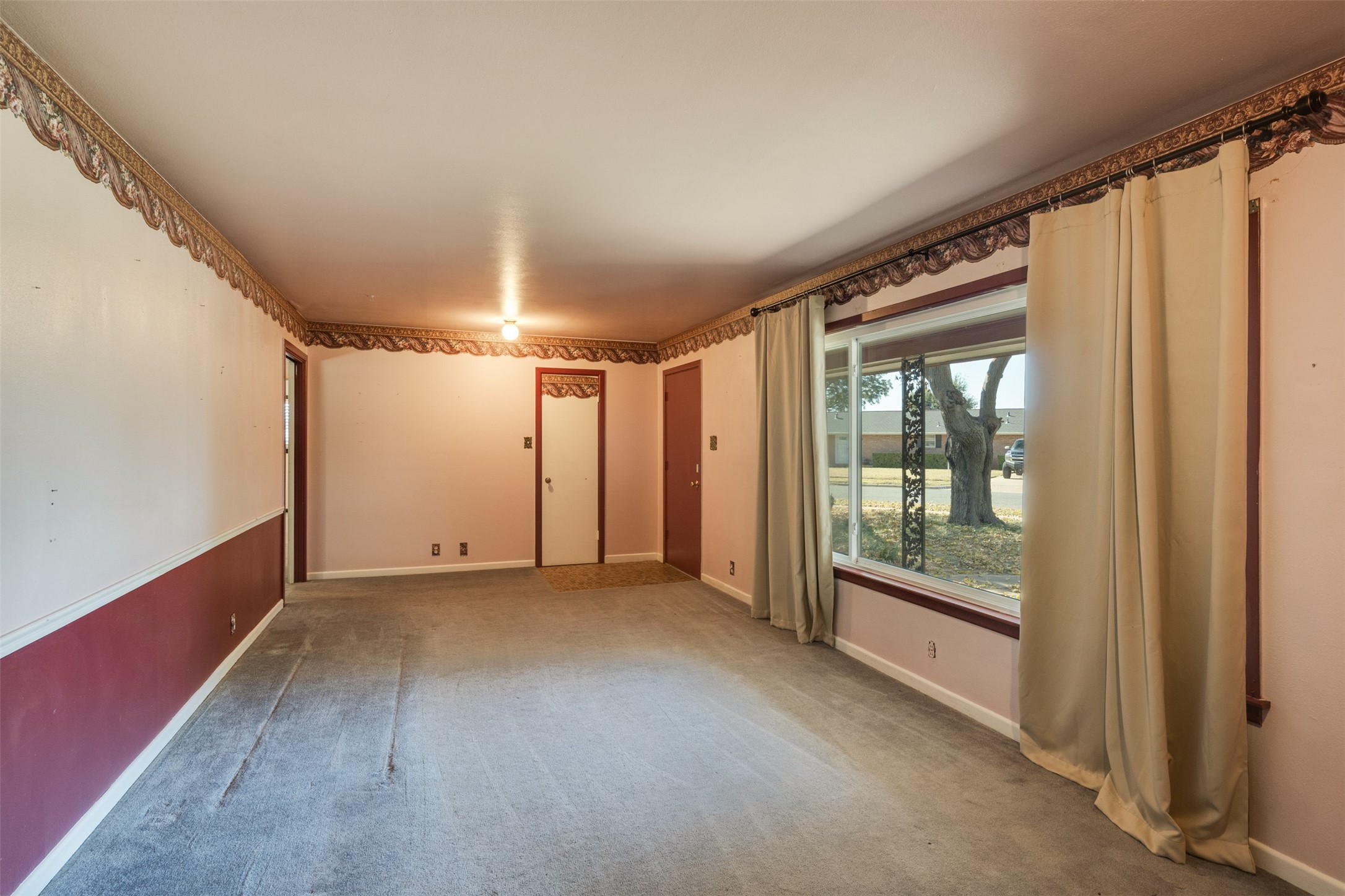 501 S Hilltop Street Burkburnett TX 76354
