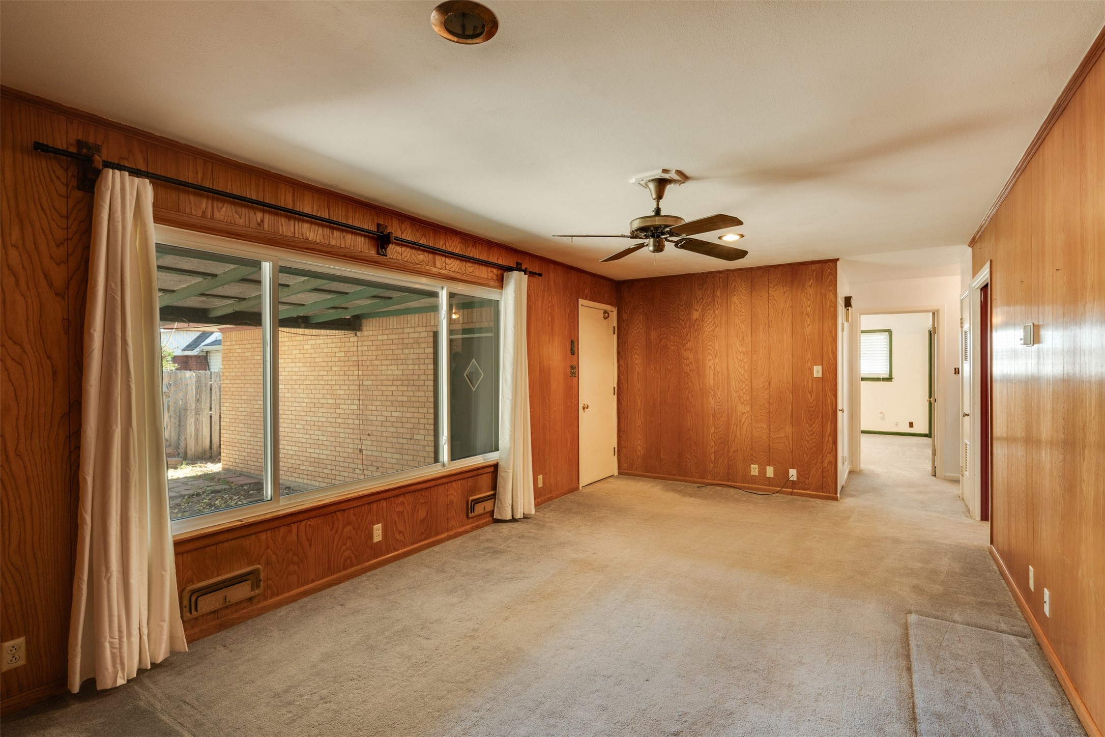 501 S Hilltop Street Burkburnett TX 76354