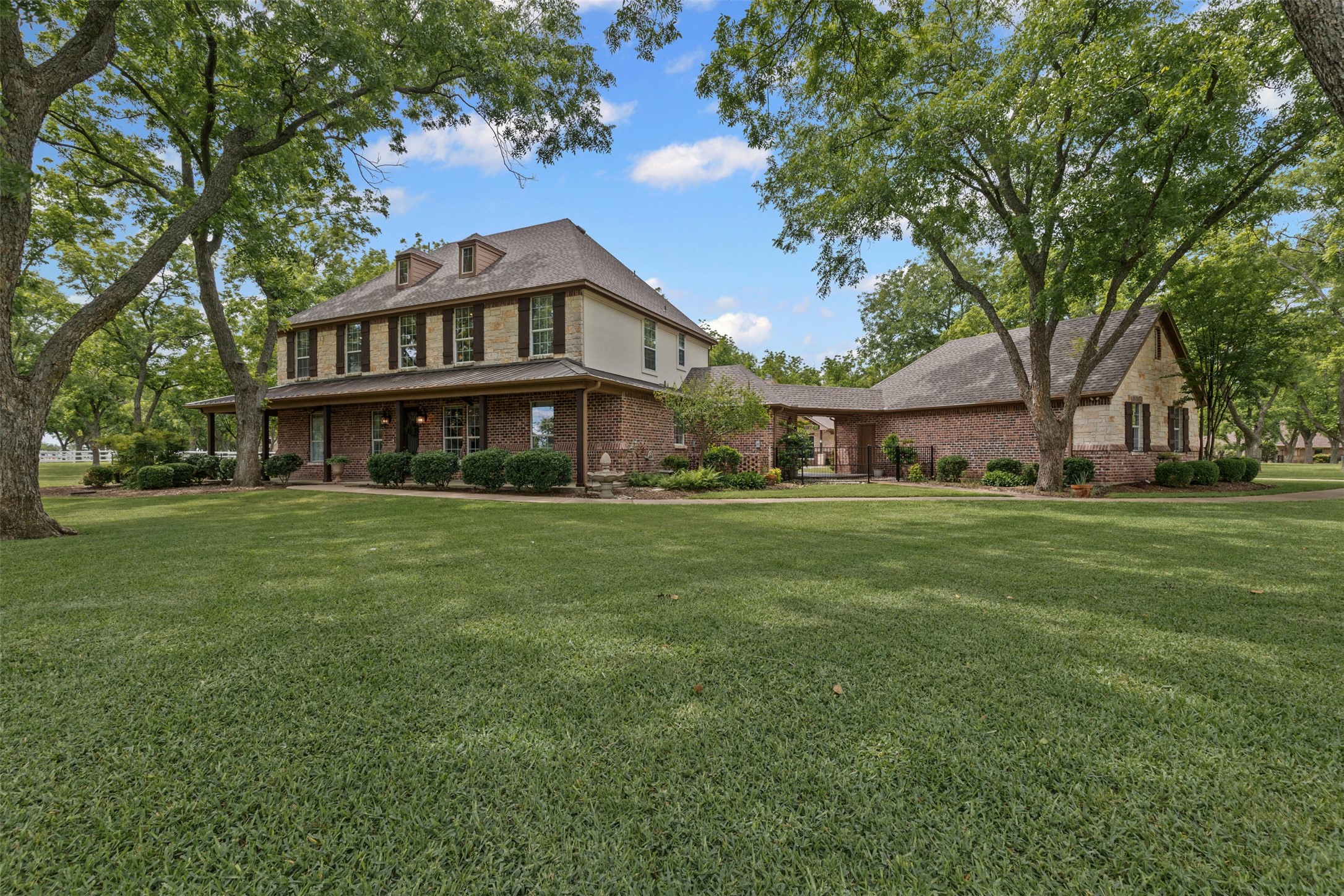 7401 Hampton Drive Granbury TX 76049