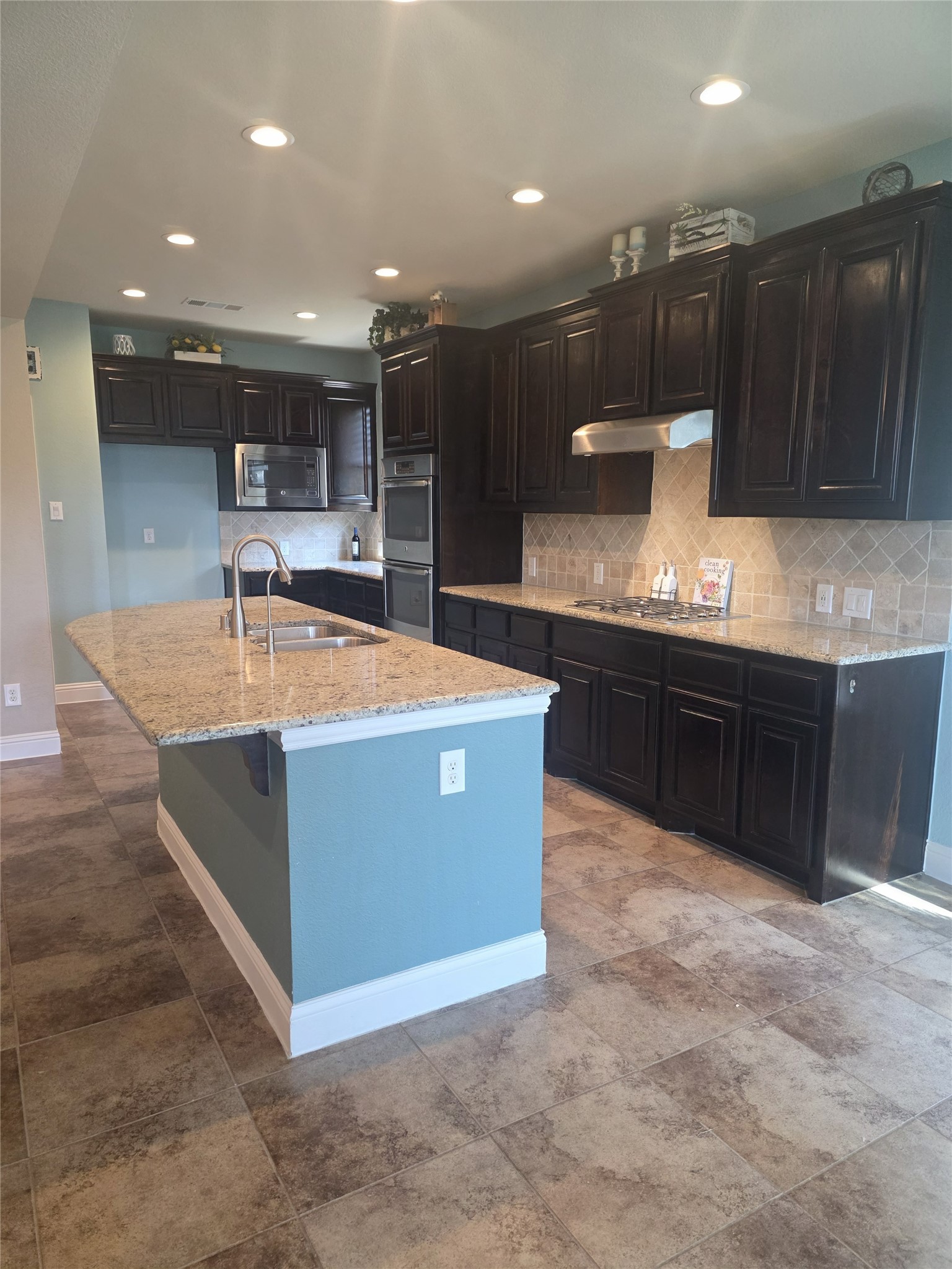 605 Fenceline Drive Argyle TX 76226