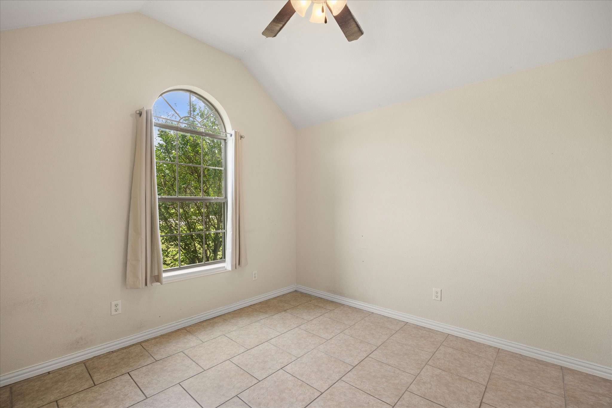 1904 Lazy Court Granbury TX 76048