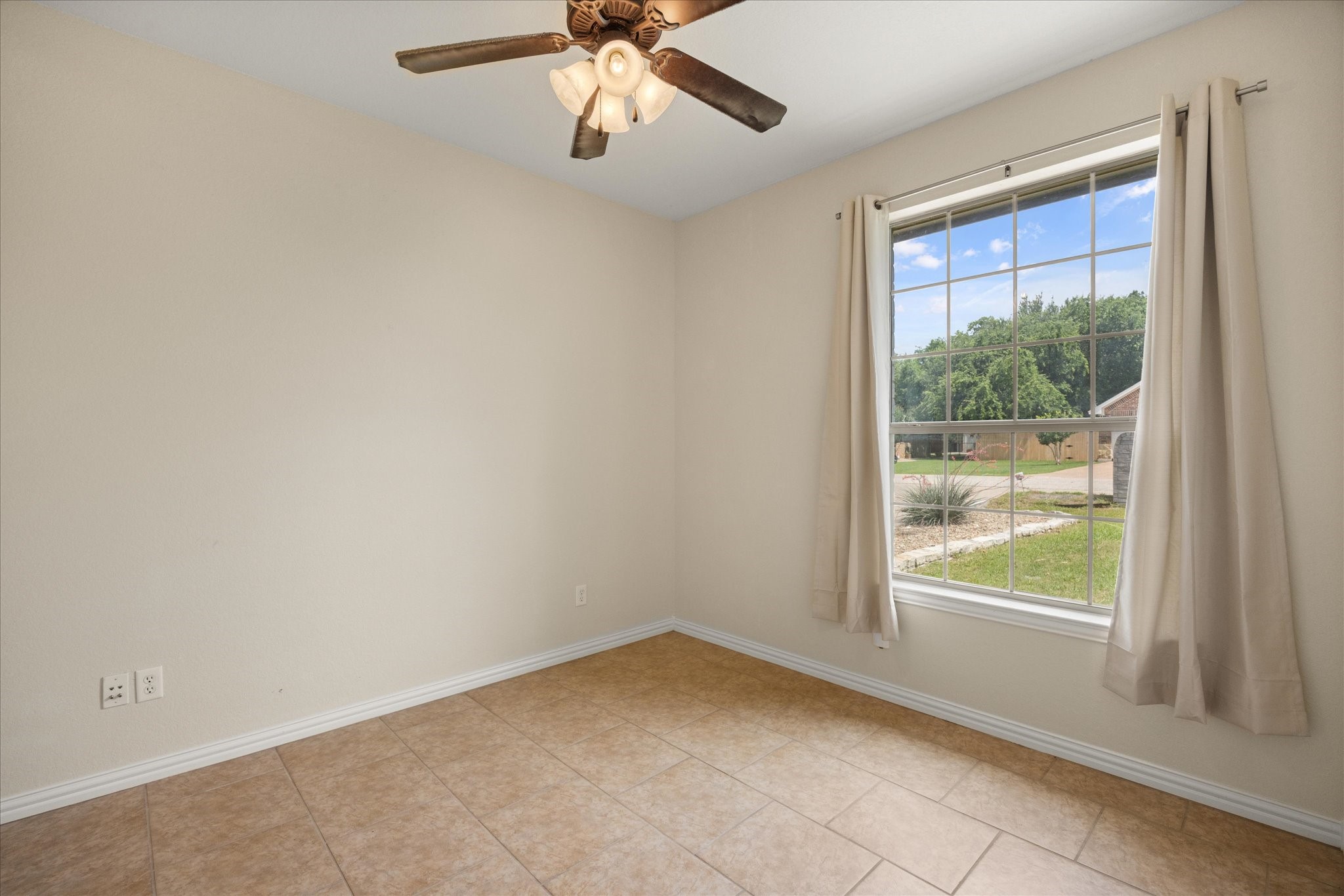 1904 Lazy Court Granbury TX 76048