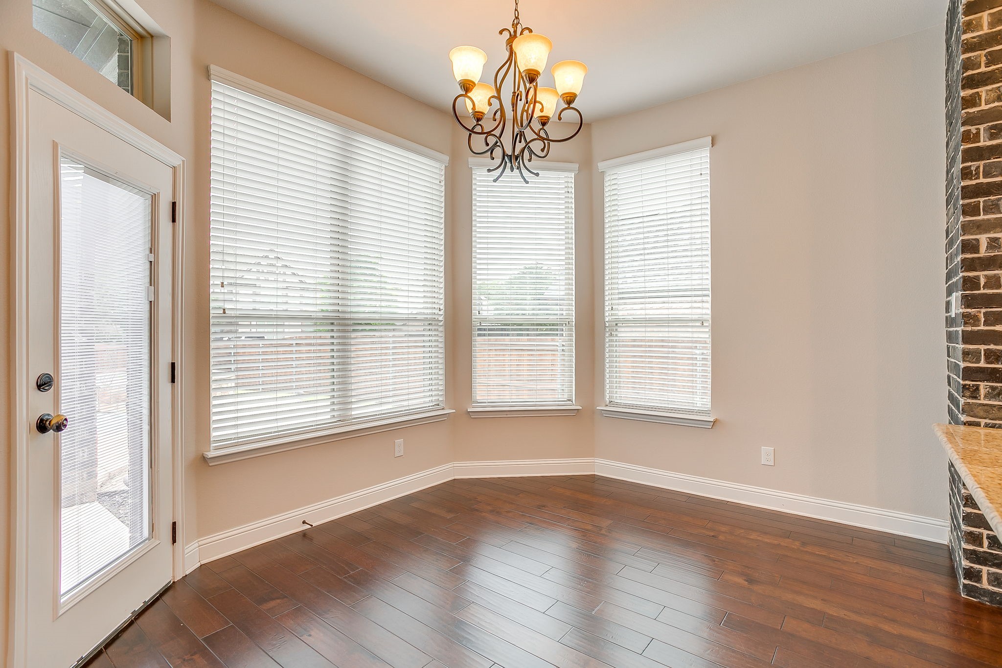 1216 Yosemite Way Burleson TX 76028