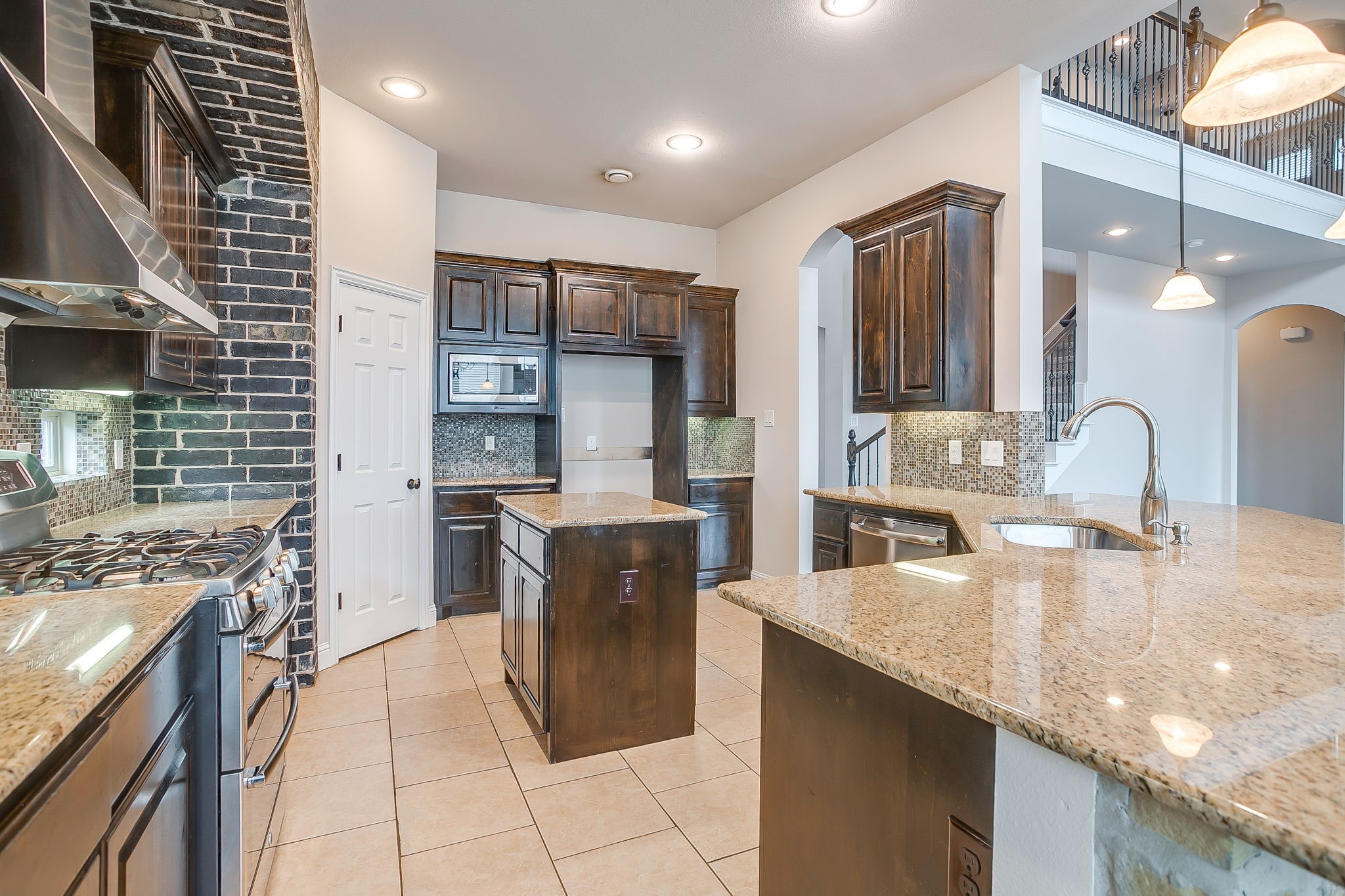 1216 Yosemite Way Burleson TX 76028
