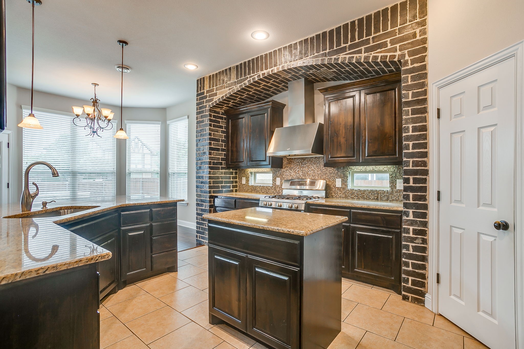 1216 Yosemite Way Burleson TX 76028