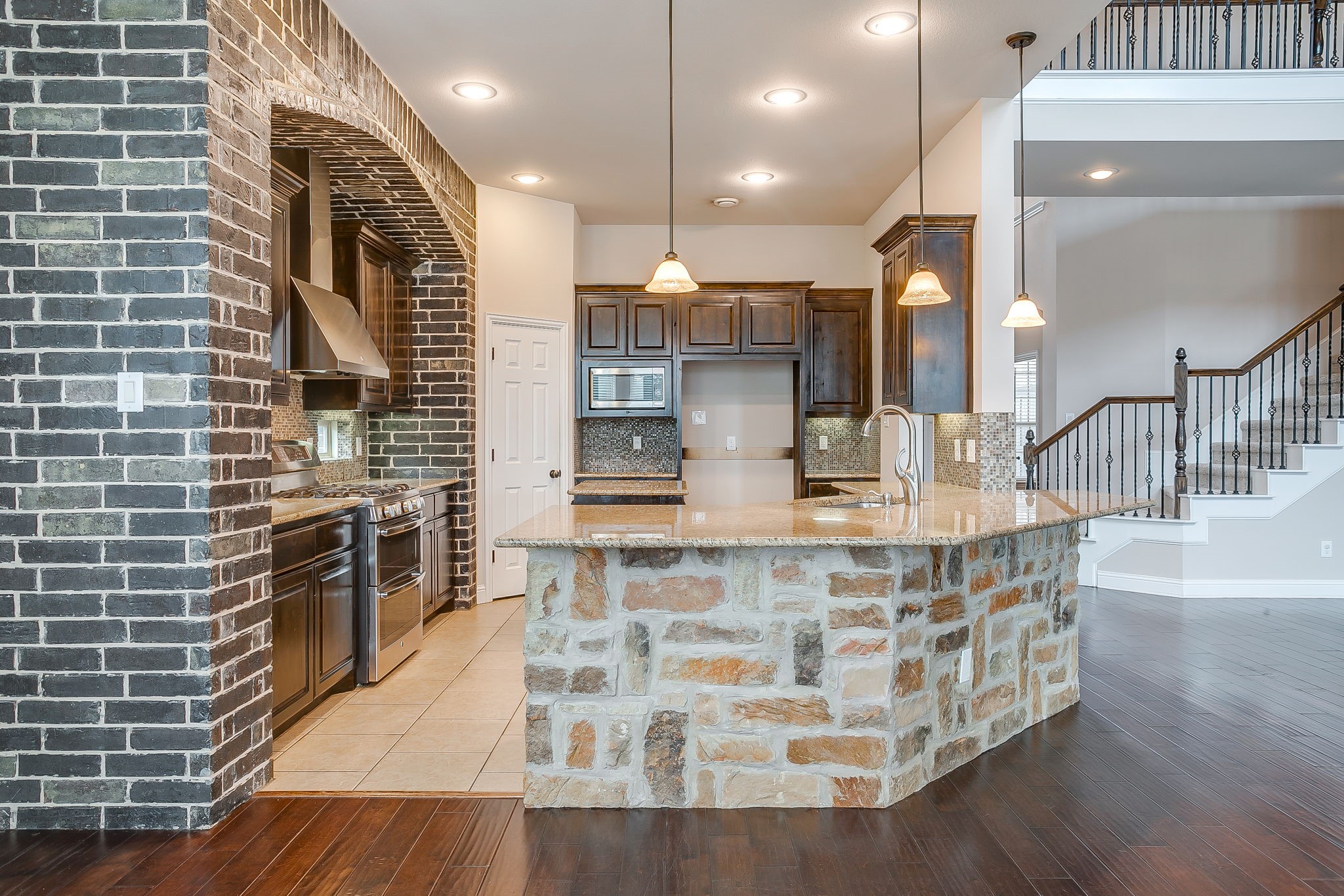 1216 Yosemite Way Burleson TX 76028