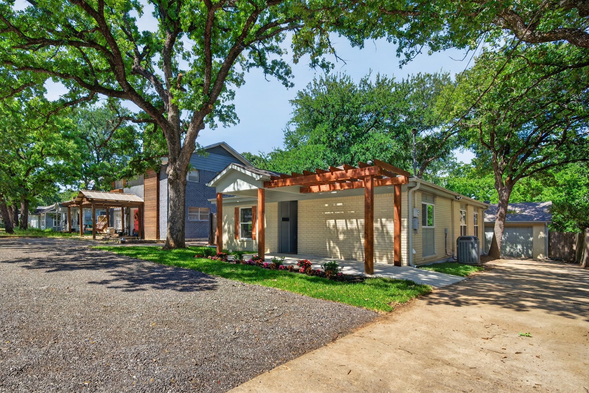 2711 N Locust Street Denton TX 76209