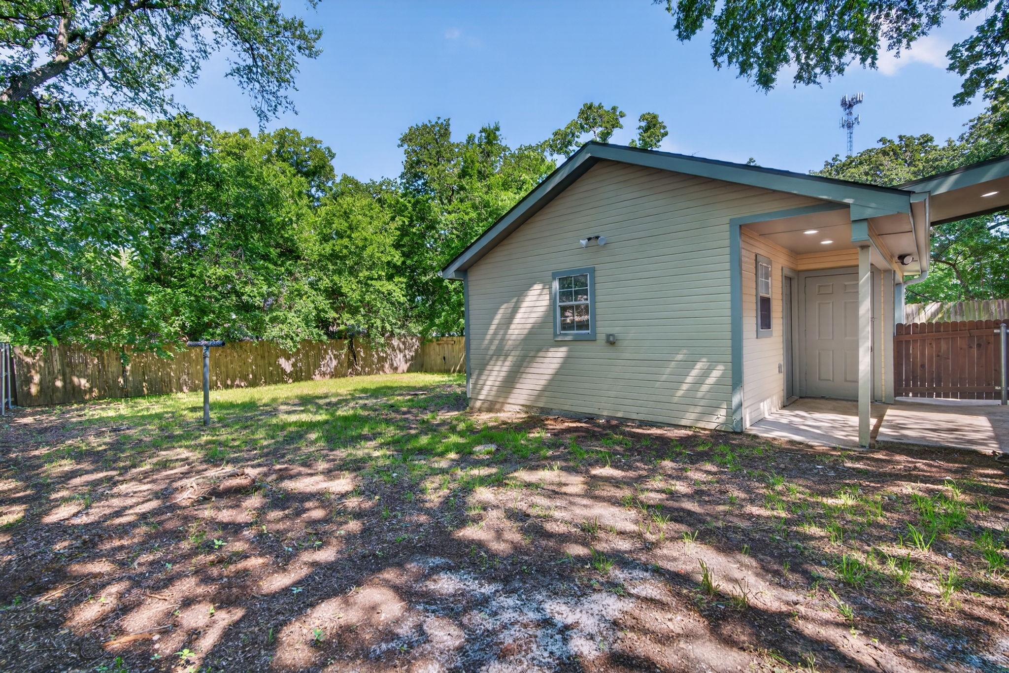 2711 N Locust Street Denton TX 76209
