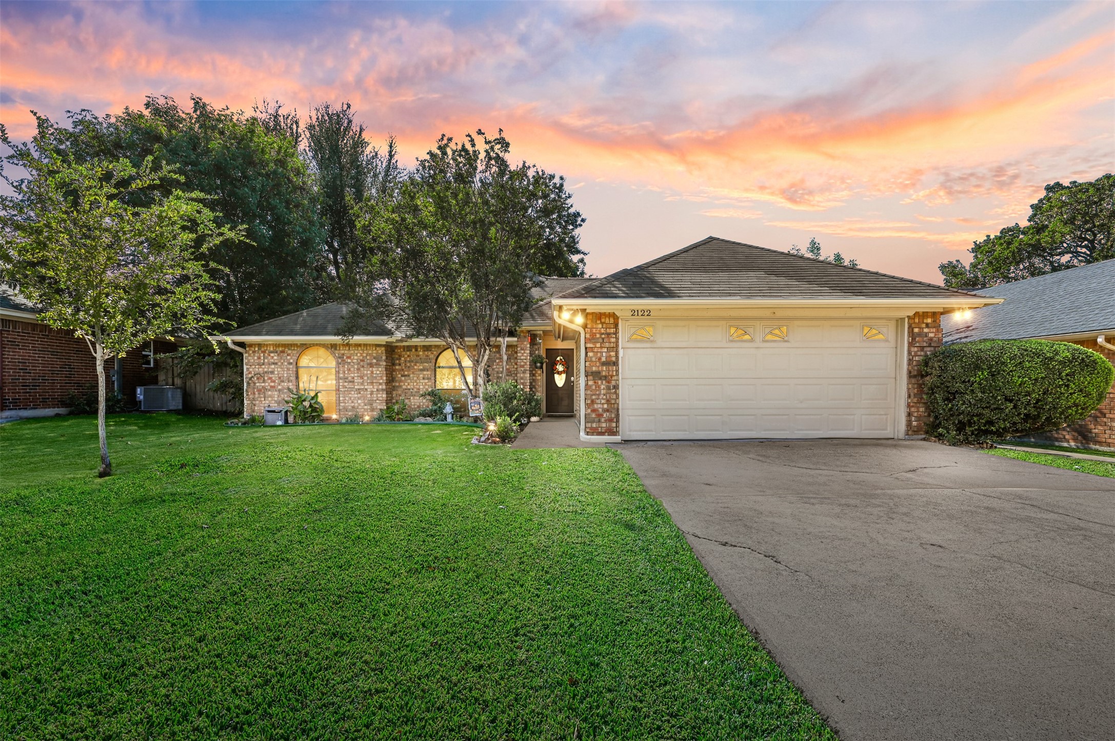 2122 Turf Club Drive Arlington TX 76017