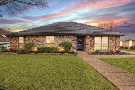3113 Woodridge Drive Hurst TX 76054