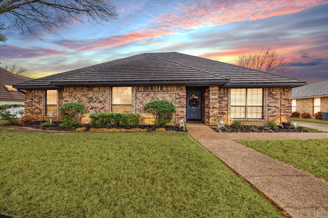 3113 Woodridge Drive Hurst TX 76054
