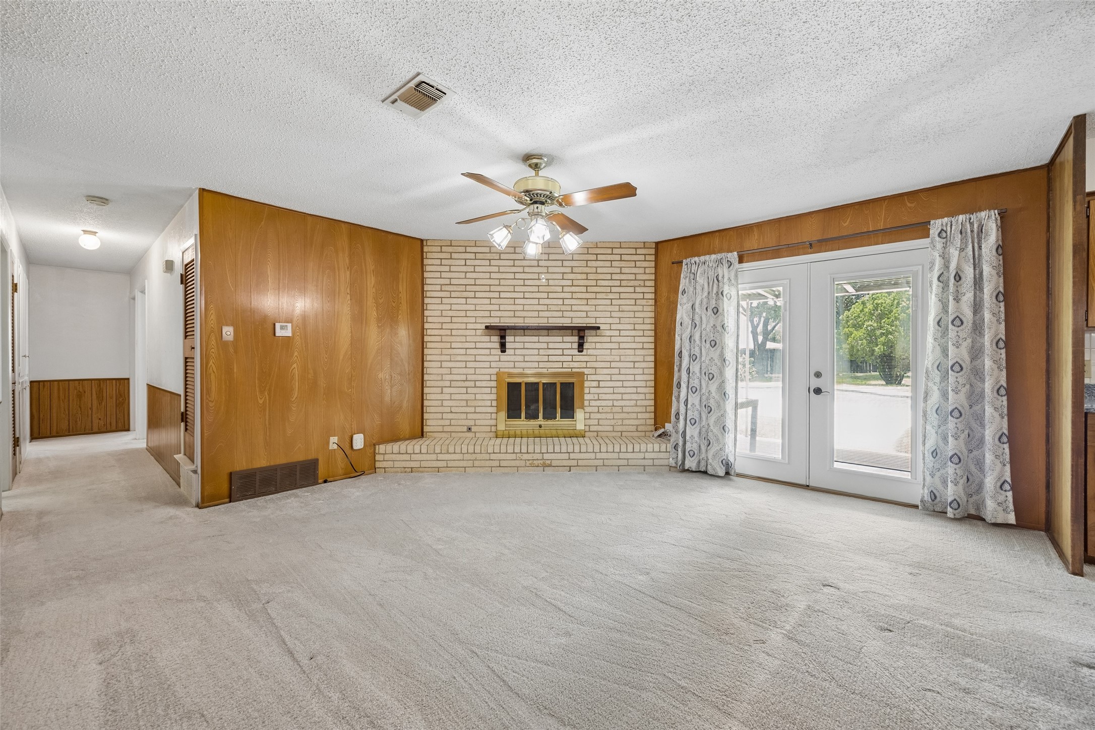 4504 Coffee Road Haltom City TX 76117