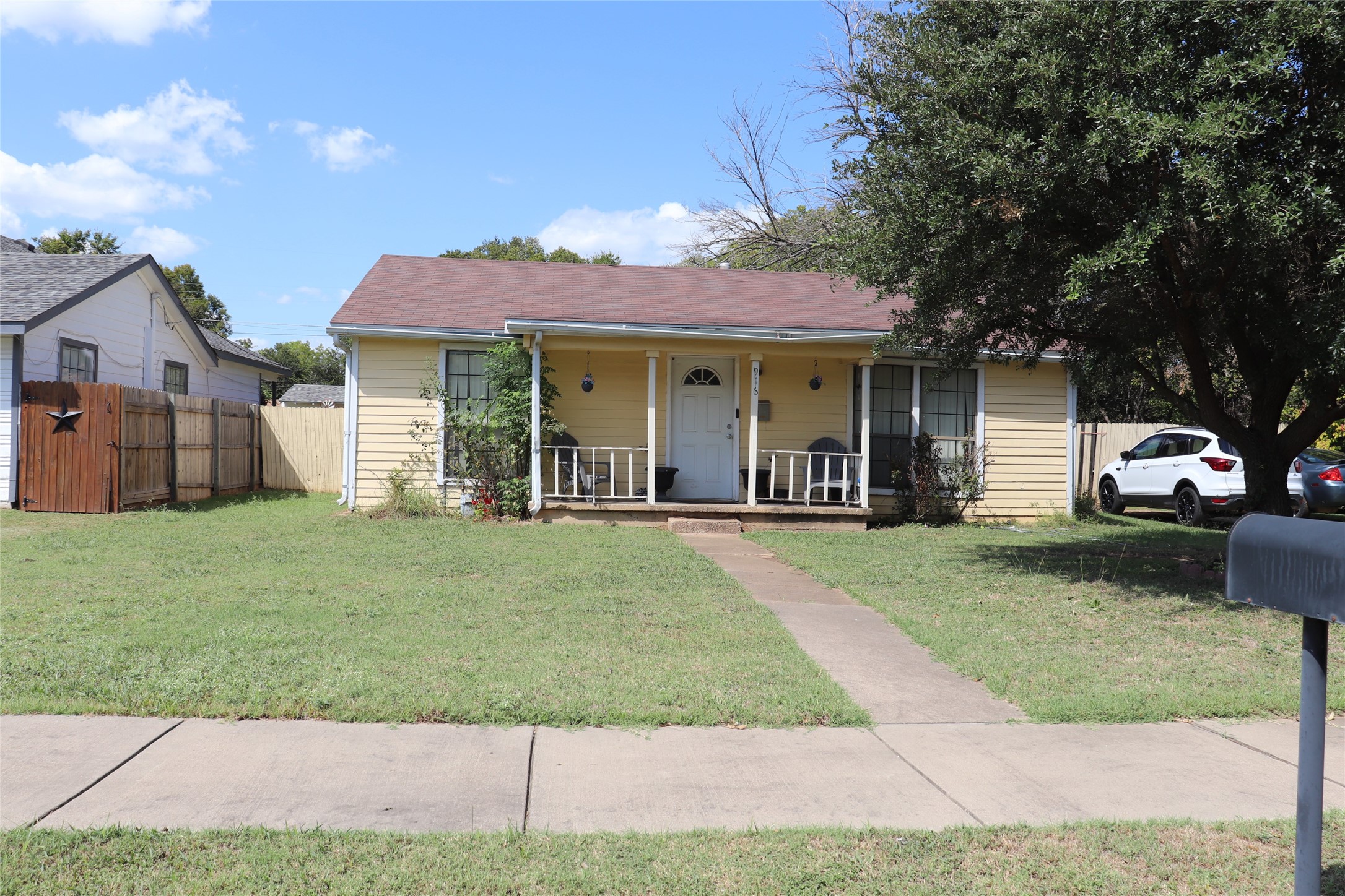 916 Poindexter Avenue Cleburne TX 76033