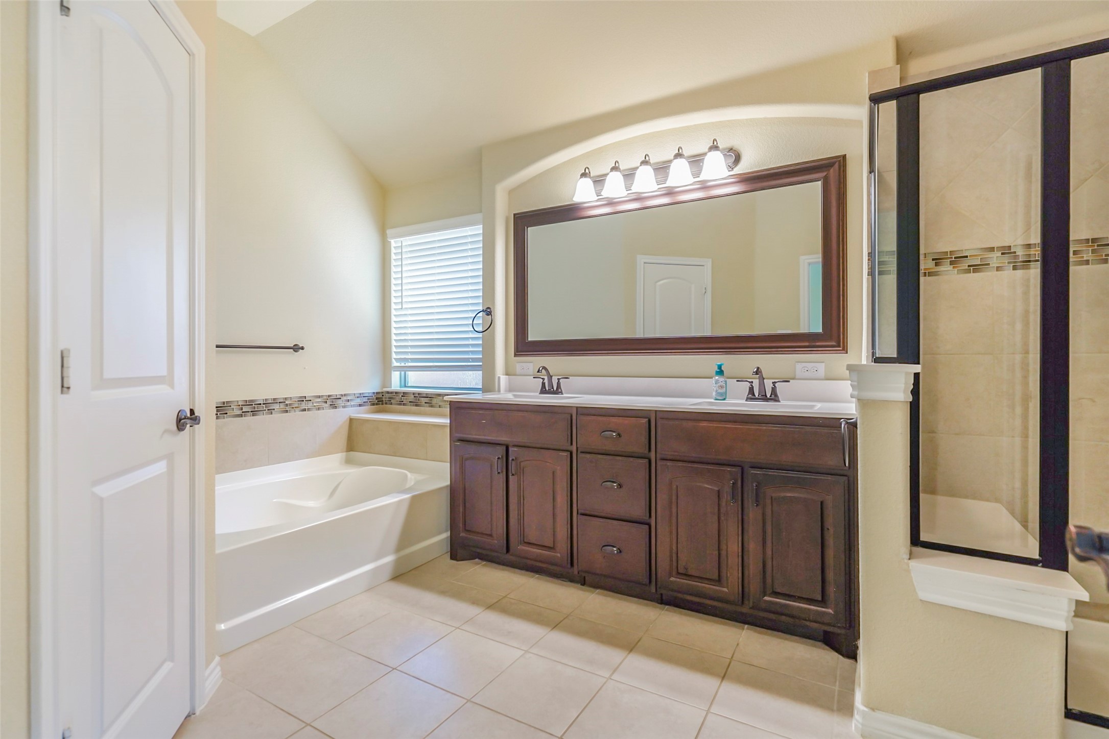 253 Cattlemans Trail Saginaw TX 76131