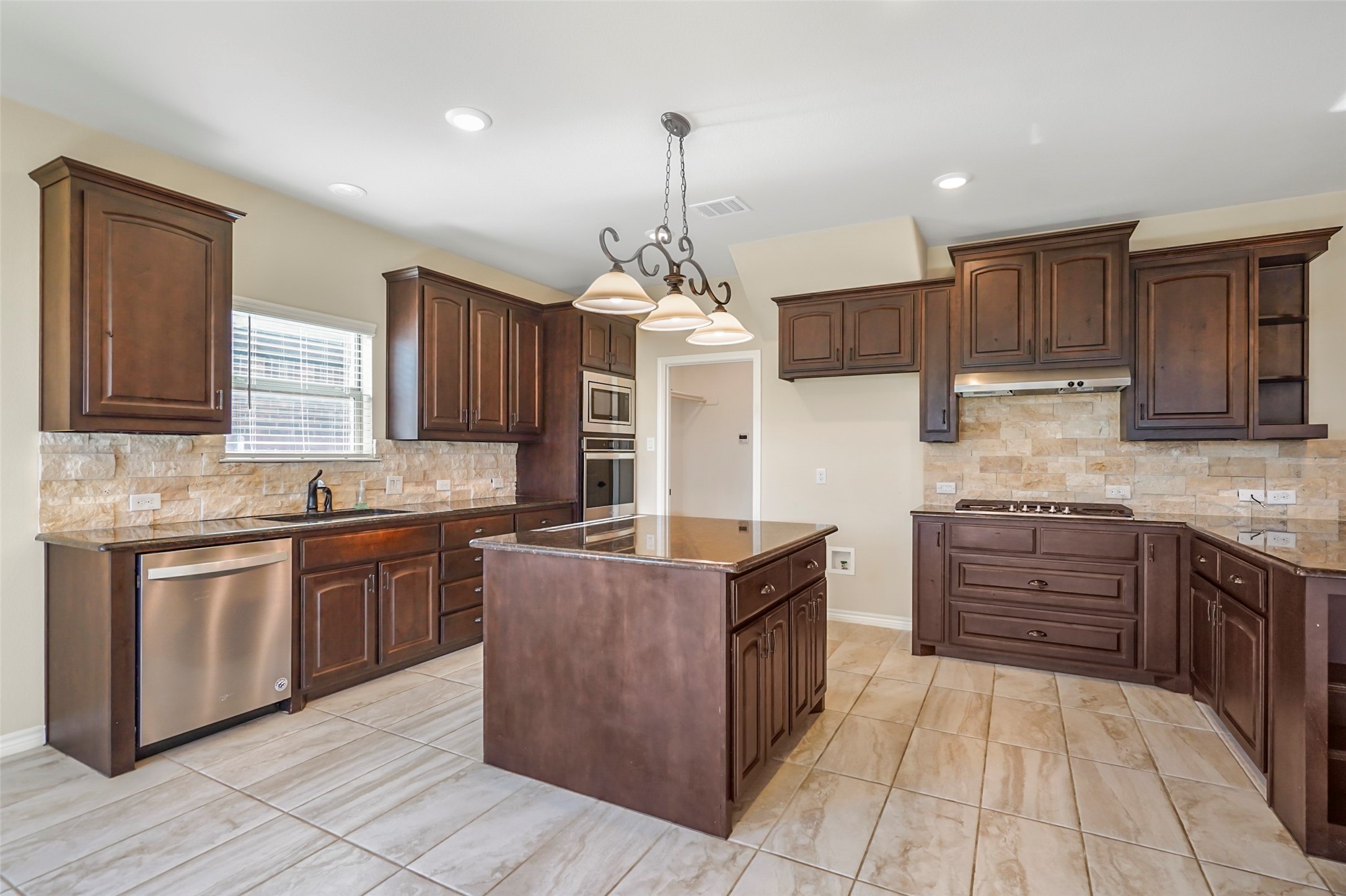 253 Cattlemans Trail Saginaw TX 76131