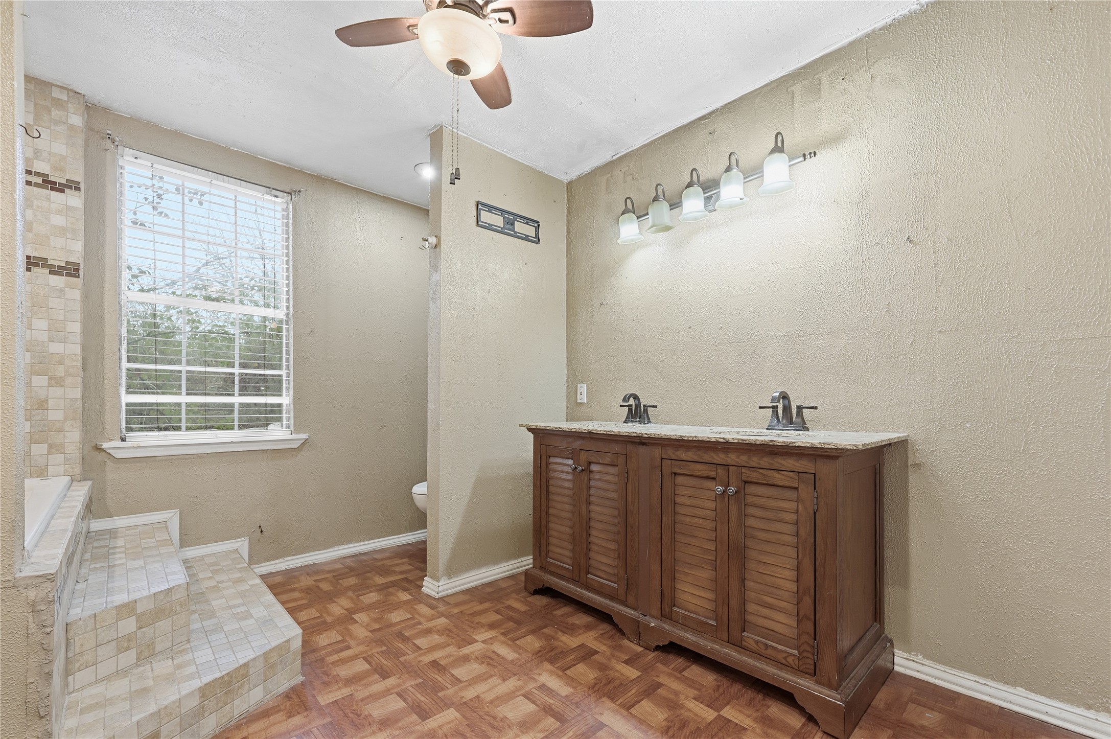 414 Thomas Street Terrell TX 75160