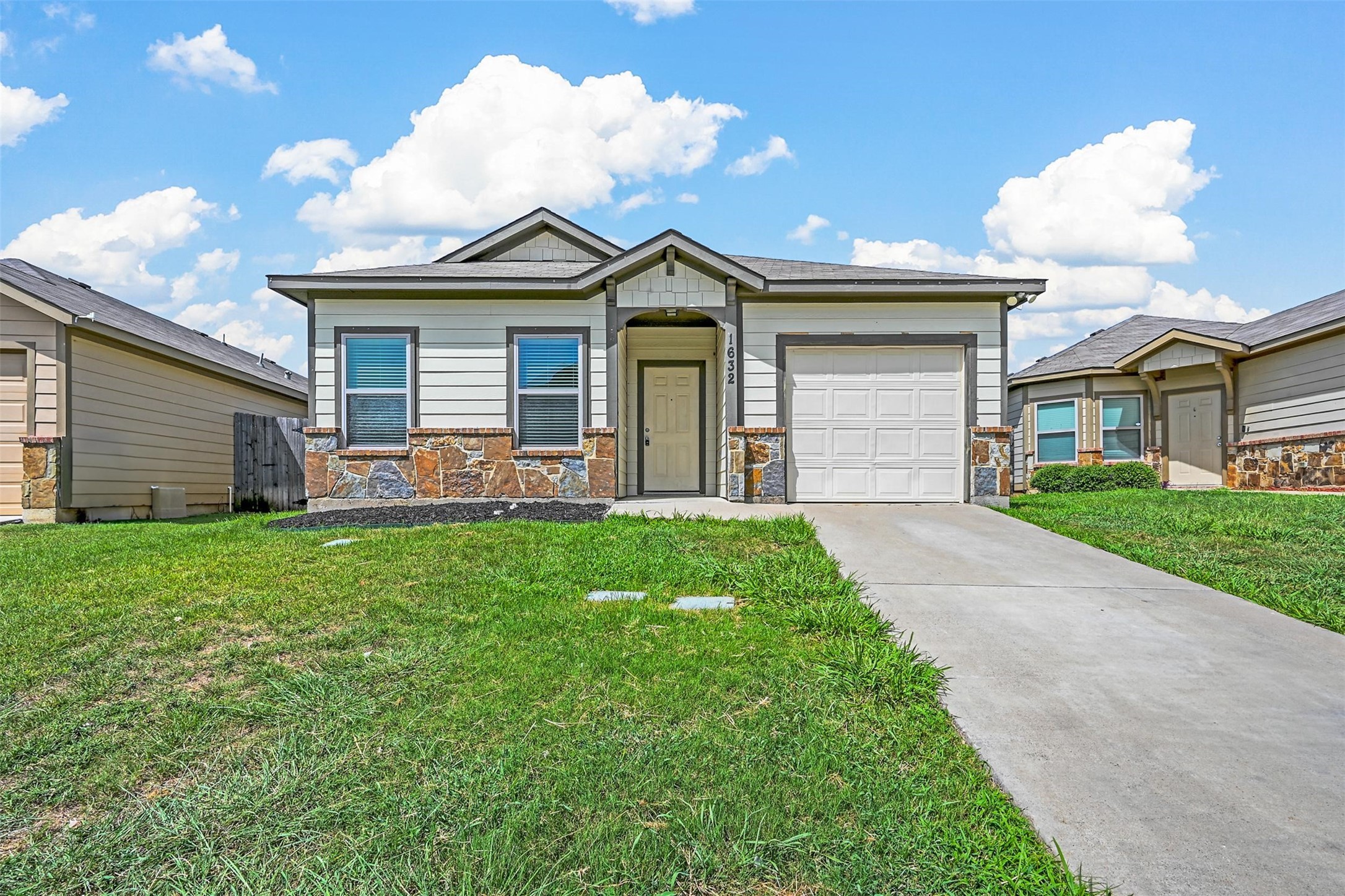 1632 Village Park Trail Burleson TX 76028