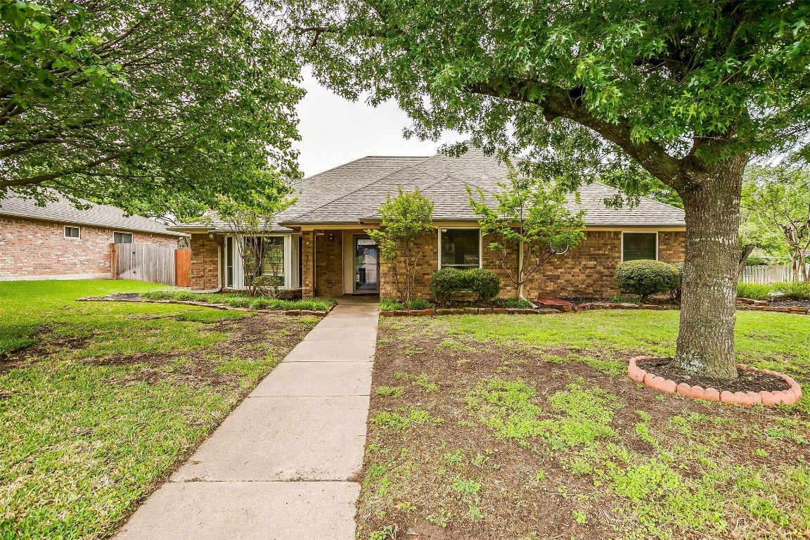 10057 Regent Row Street Benbrook TX 76126