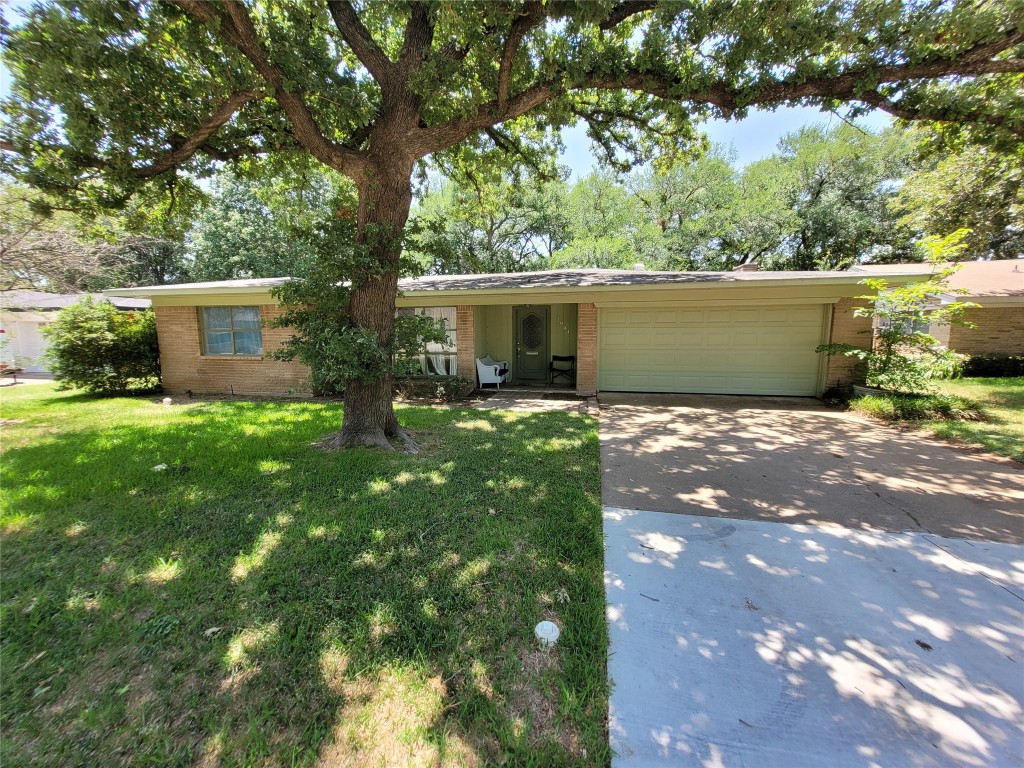 1903 Betsy Lane Irving TX 75061