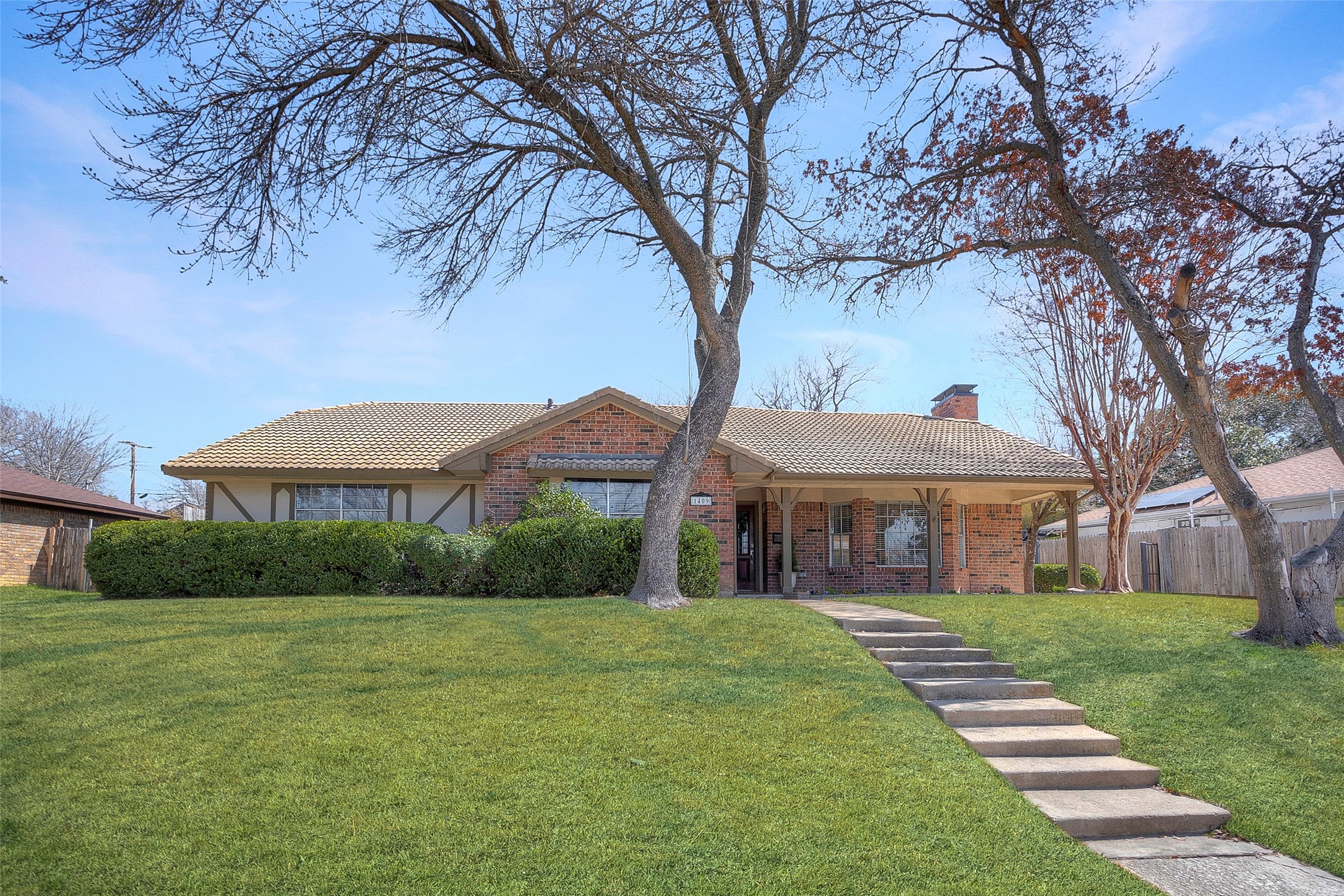 1409 Ems Road W Fort Worth TX 76116