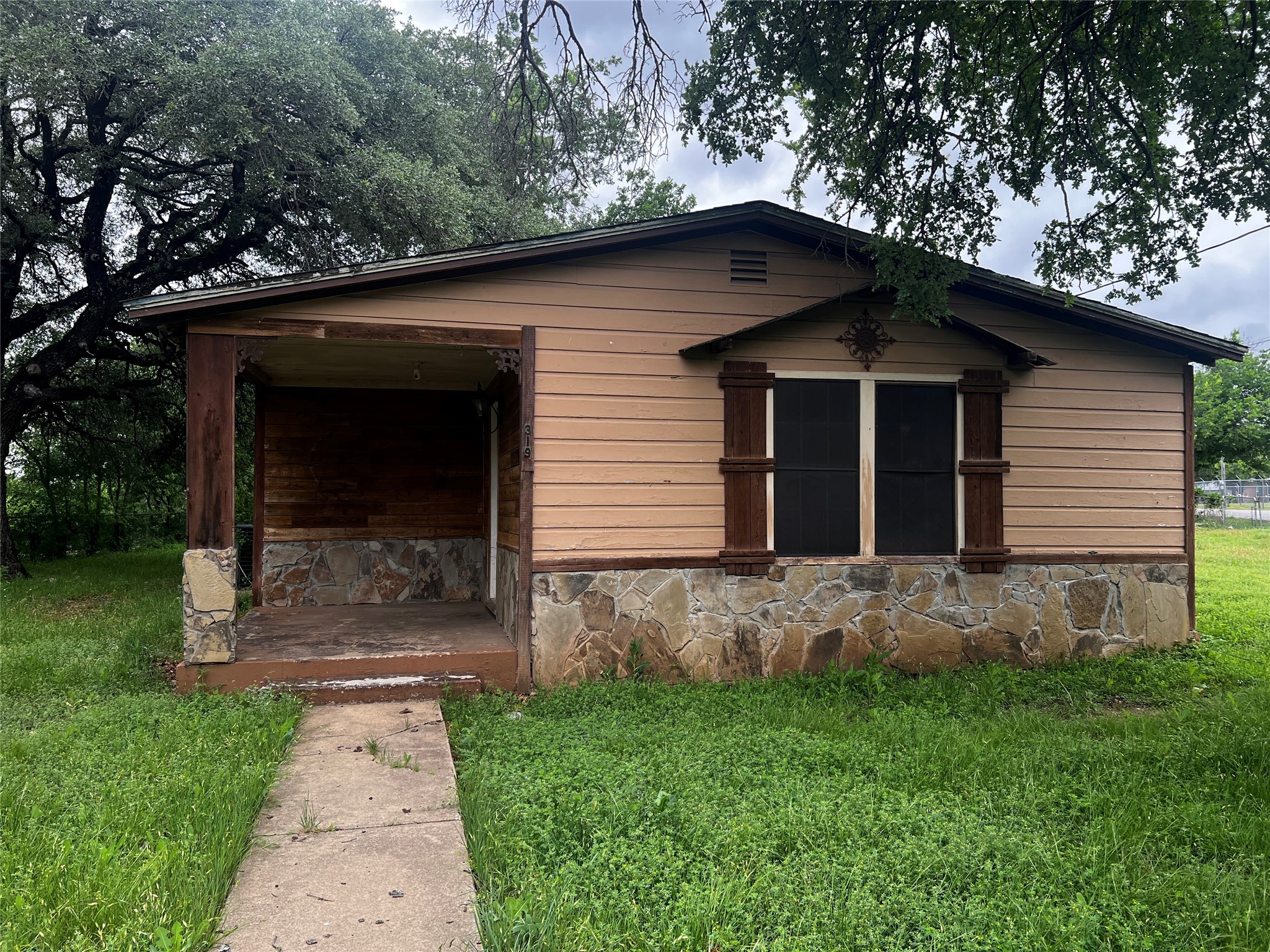 319 Ridgecrest Court Azle TX 76020