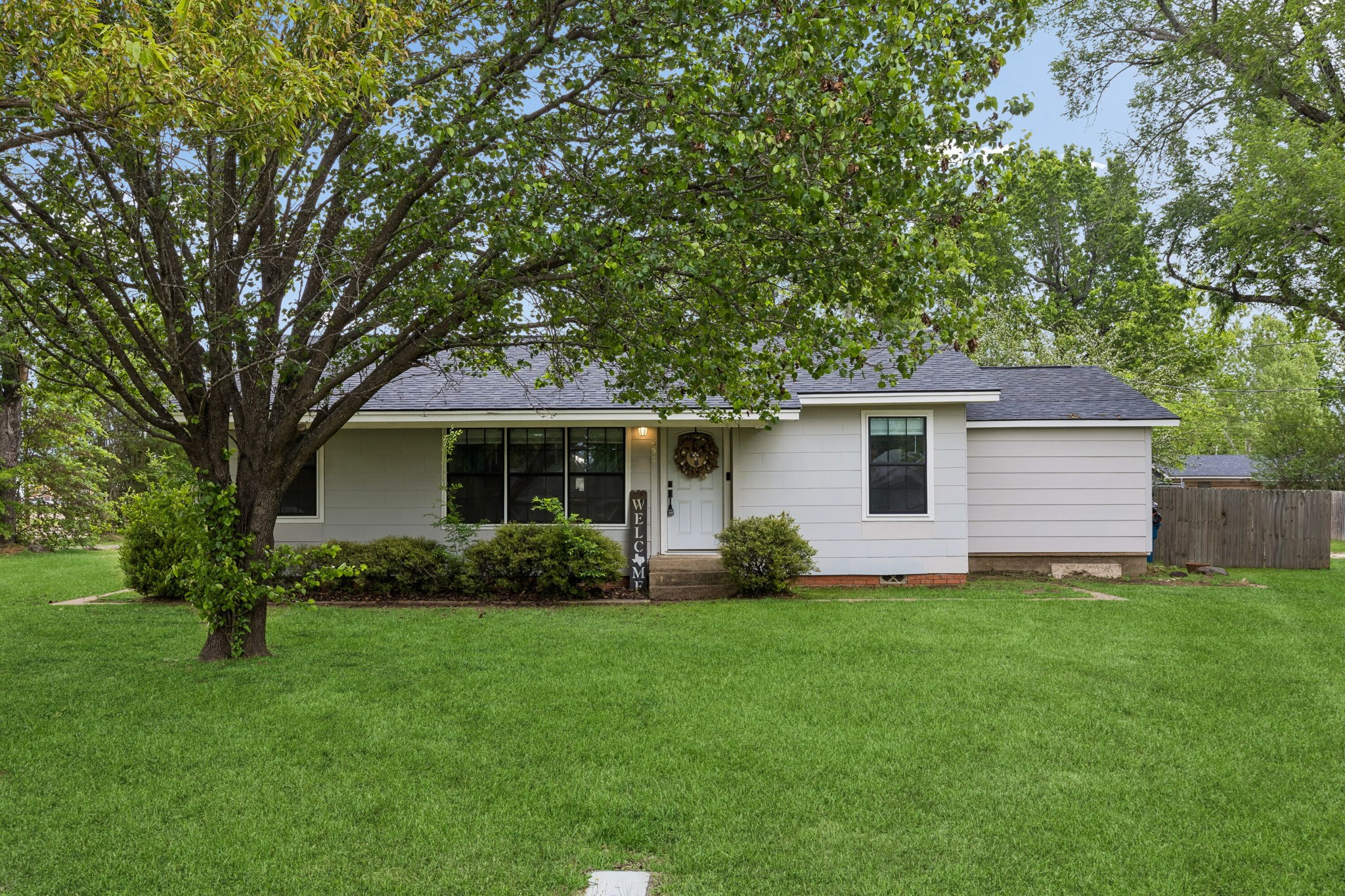 597 E Main Street Van TX 75790