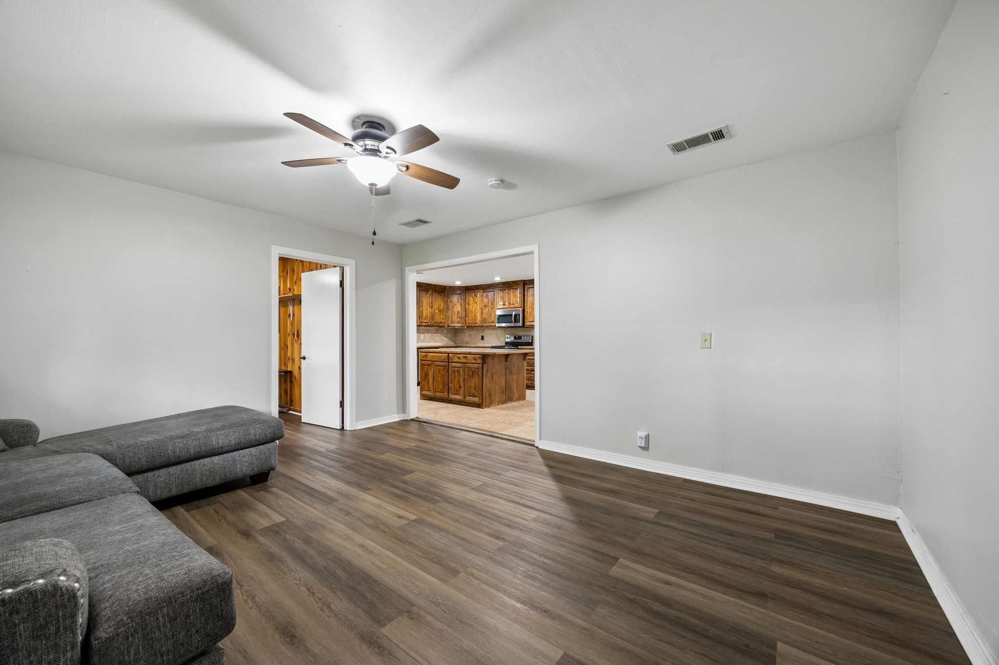597 E Main Street Van TX 75790
