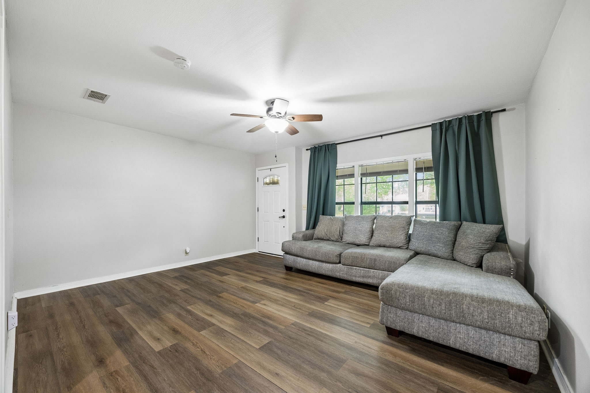597 E Main Street Van TX 75790