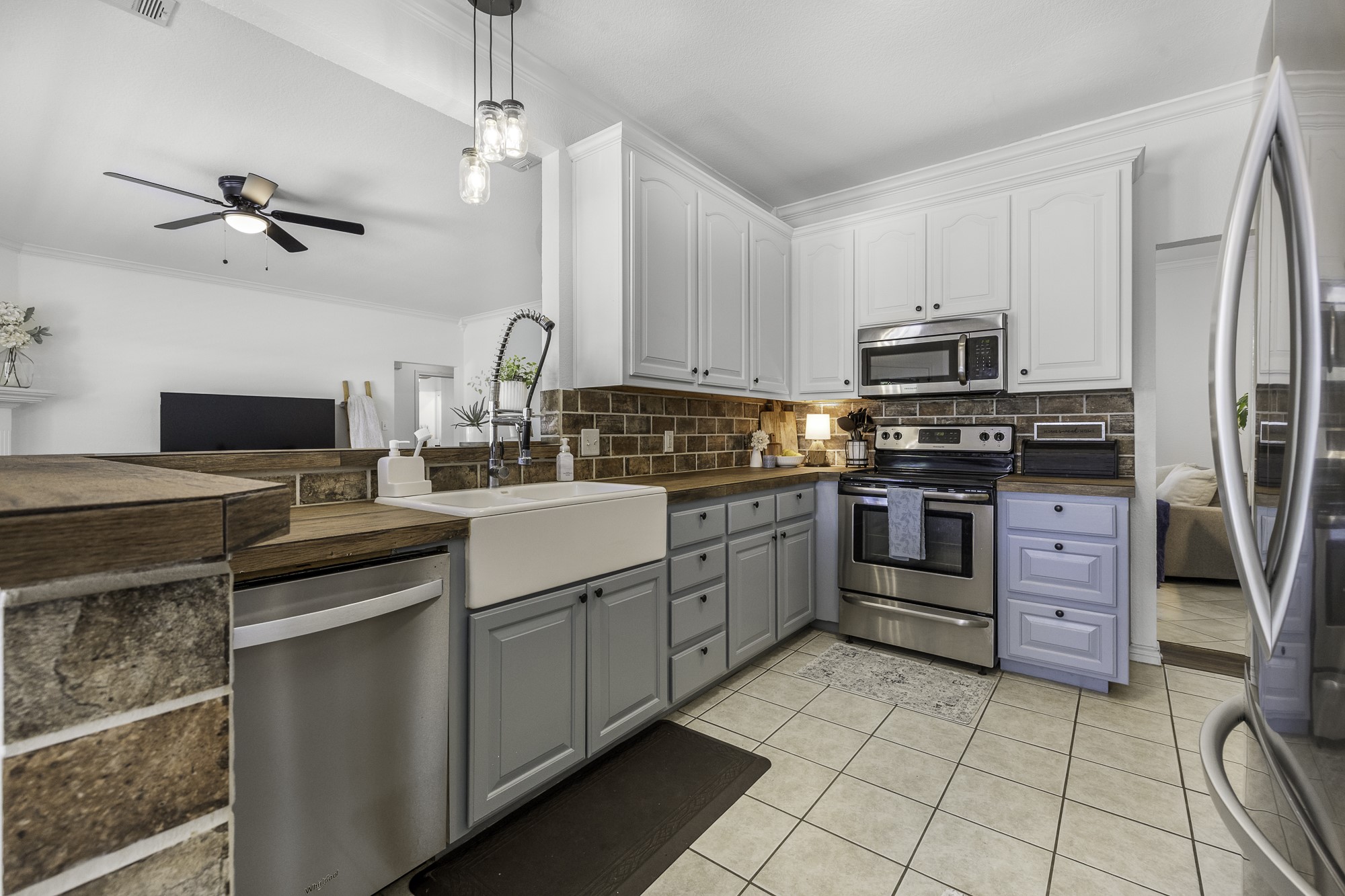 218 Granada Calle Street Granbury TX 76049