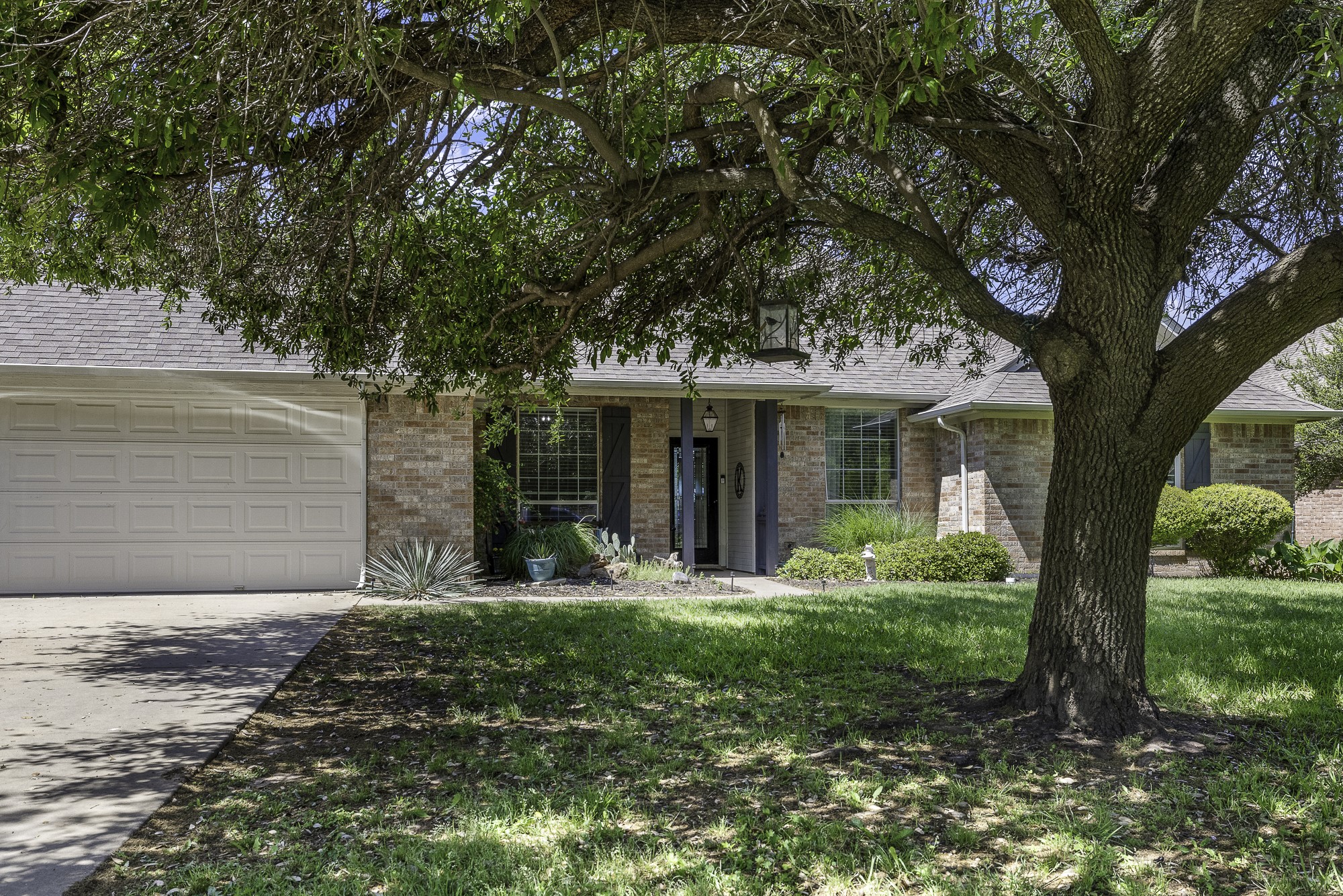 218 Granada Calle Street Granbury TX 76049