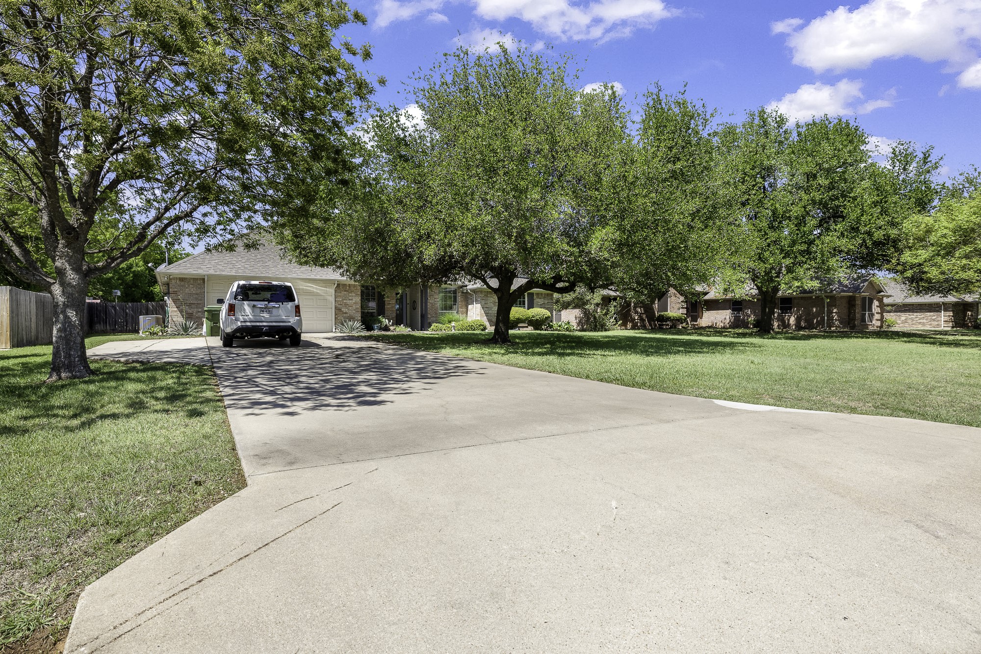218 Granada Calle Street Granbury TX 76049