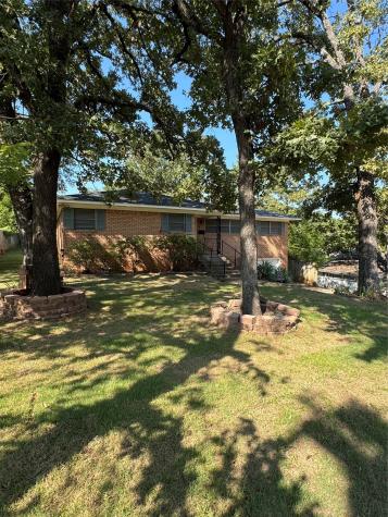 1315 W Hull Street Denison TX 75020